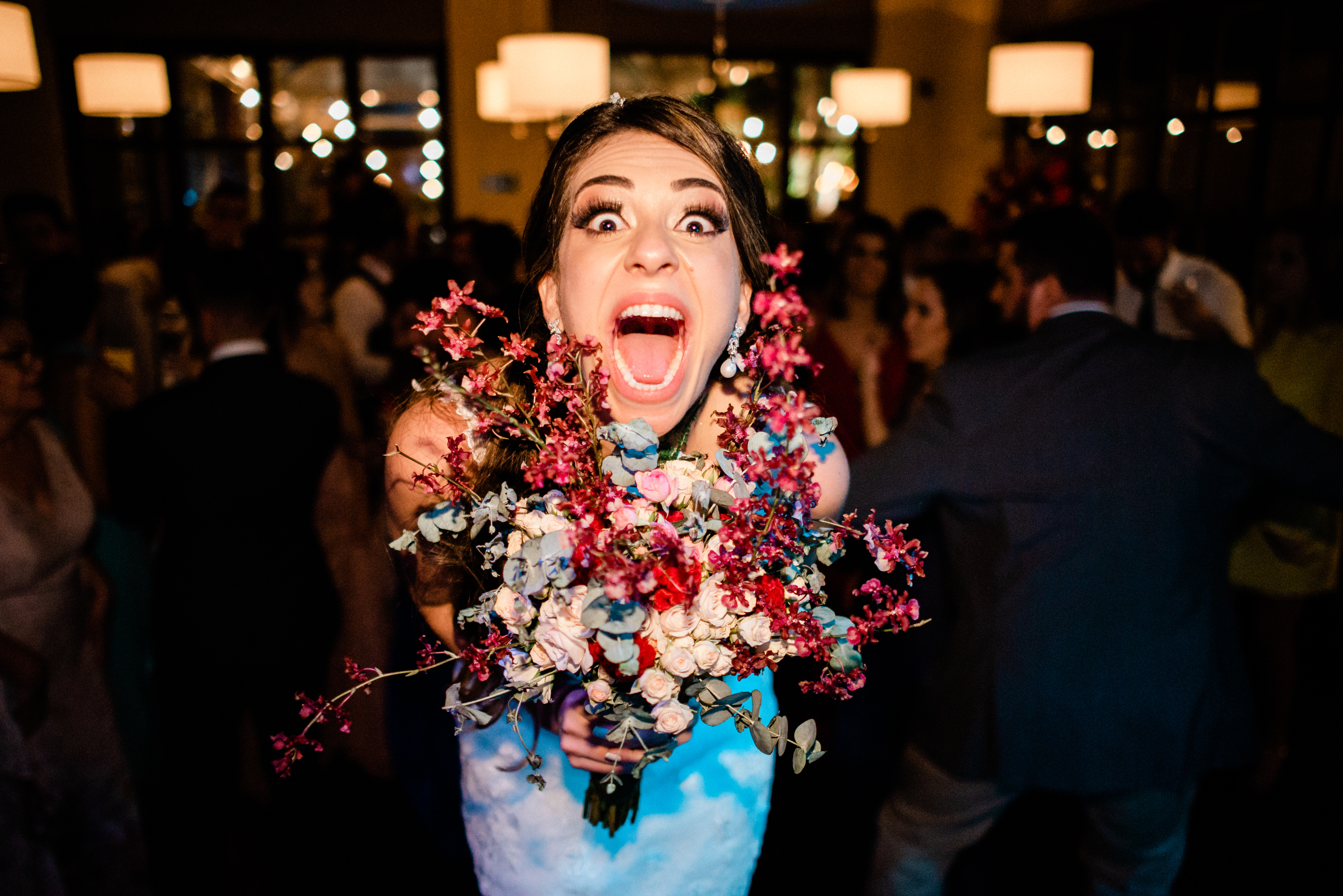 Horizonte Anella Ristorante noiva de véu e grinalda Paula e Breno BBB 18 casamento namoro namorados casamento em BH Fotógrafo de casmamento alianças noiva noivo vestido de noiva mesa do bolo corte simbólico do bolo de casamento narguile casamento árabe 