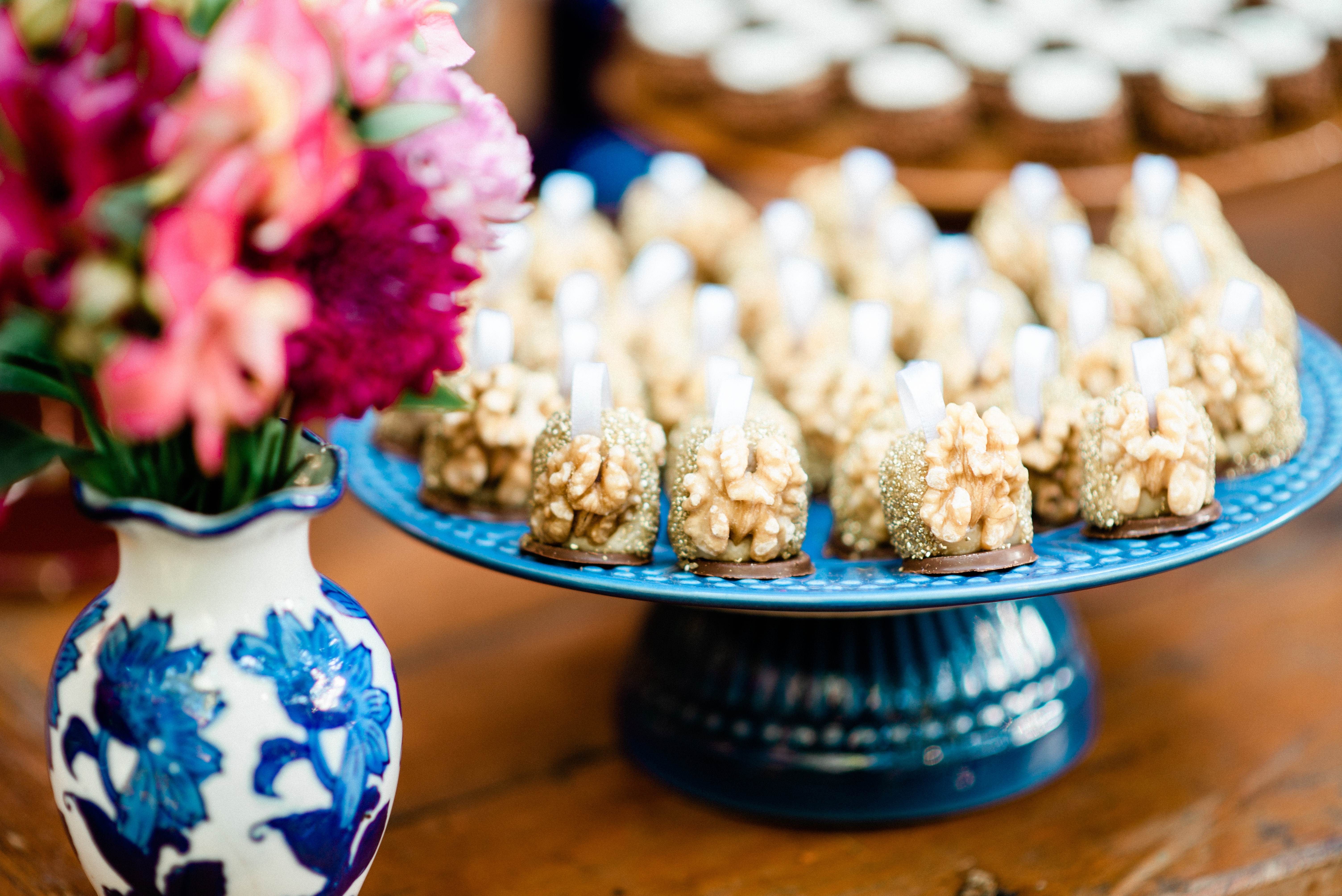 Casamento wedding Ludmila Lopes Fernandes Charles Homsi  Fotógrafo de casamento em MG BH Belo Horizonte Anella Ristorante decoração de casamento mesa do bolo linda decoração de casamento ideias de decoração de casamento flores coloridas bolo de casamento