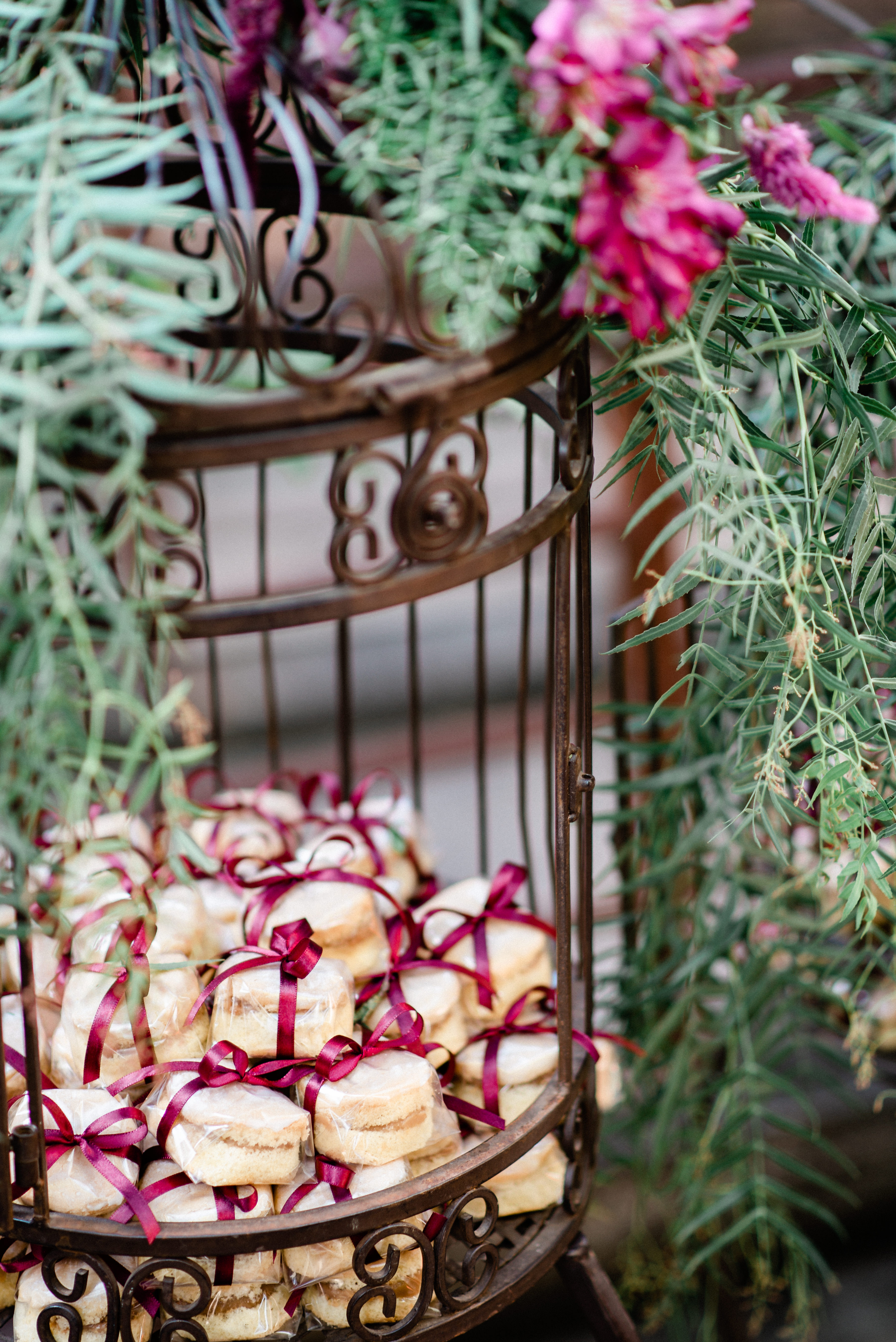 Casamento Ludmila Charles Homsi  Fotógrafo de casamento em MG BH Belo Horizonte Anella Ristorante decoração de casamento mesa do bolo linda decoração de casamento ideias de decoração de casamento flores coloridas bolo de casamento bem casado
