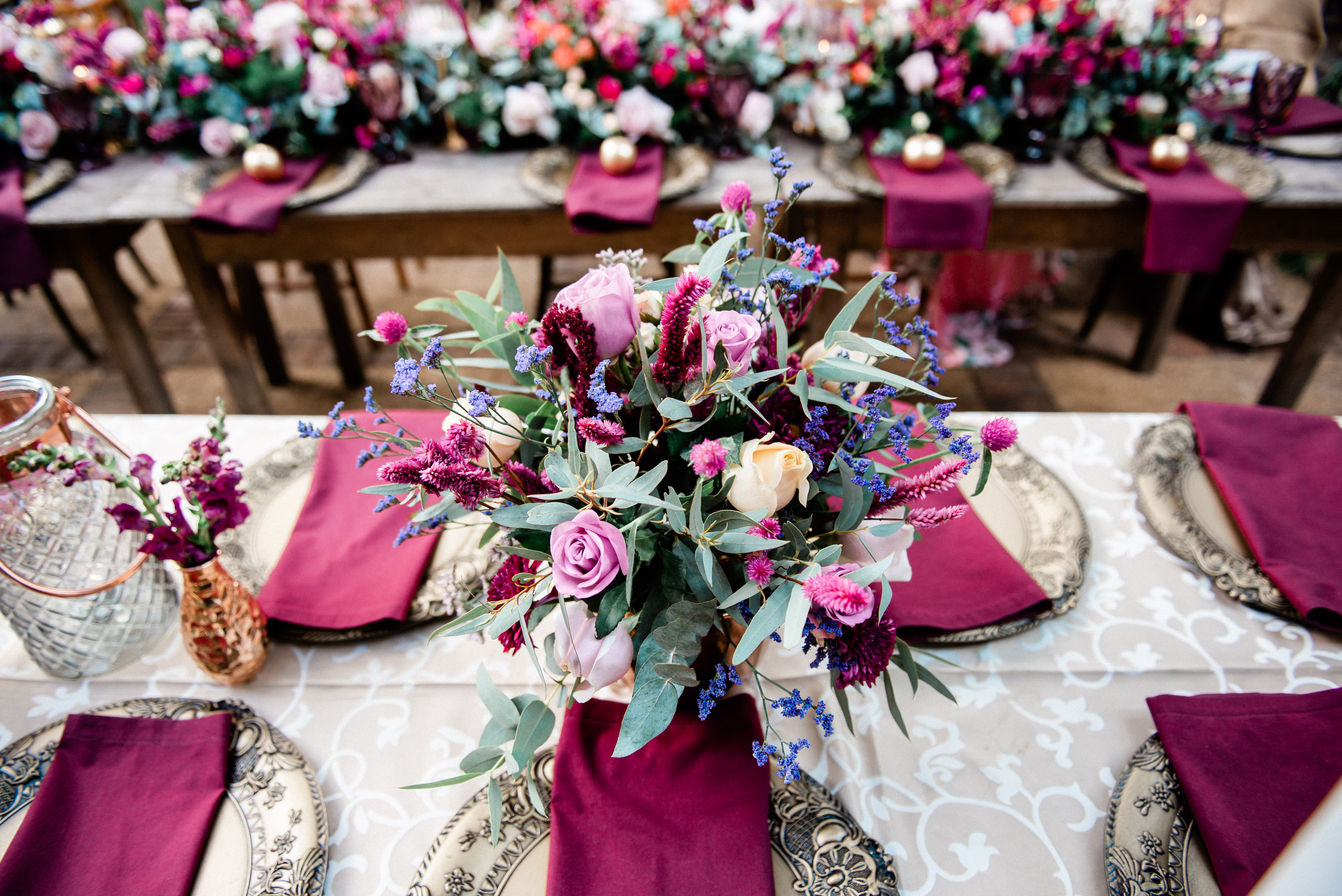 Casamento wedding Ludmila Lopes Fernandes Charles Homsi  Fotógrafo de casamento em MG BH Belo Horizonte Anella Ristorante decoração de casamento mesa do bolo linda decoração de casamento ideias de decoração de casamento flores coloridas bolo de casamento