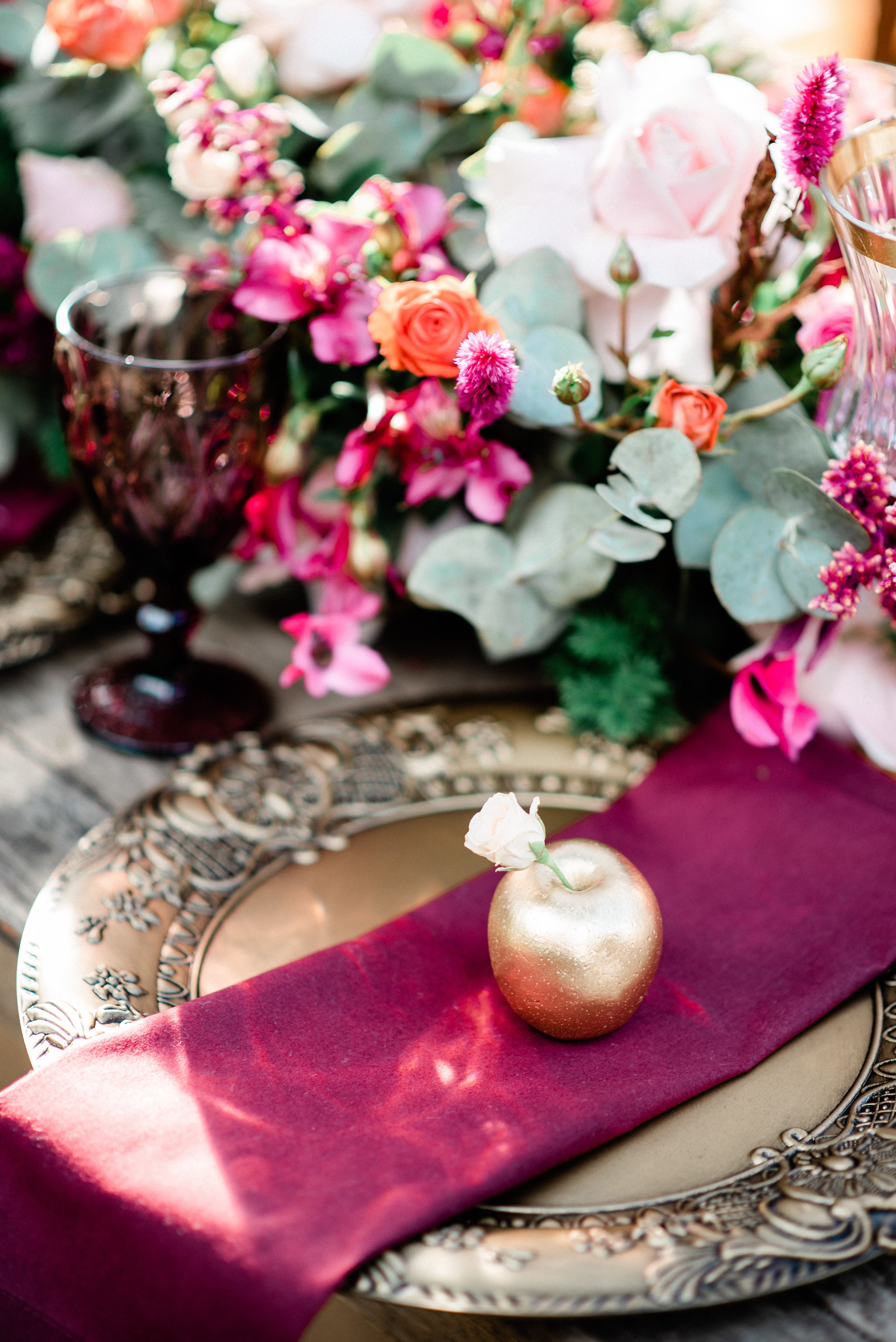 Casamento Charles Homsi  Fotógrafo de casamento em MG BH Belo Horizonte Anella Ristorante decoração de casamento mesa do bolo linda decoração de casamento ideias de decoração de casamento flores coloridas bolo de casamento maça dourada casamento