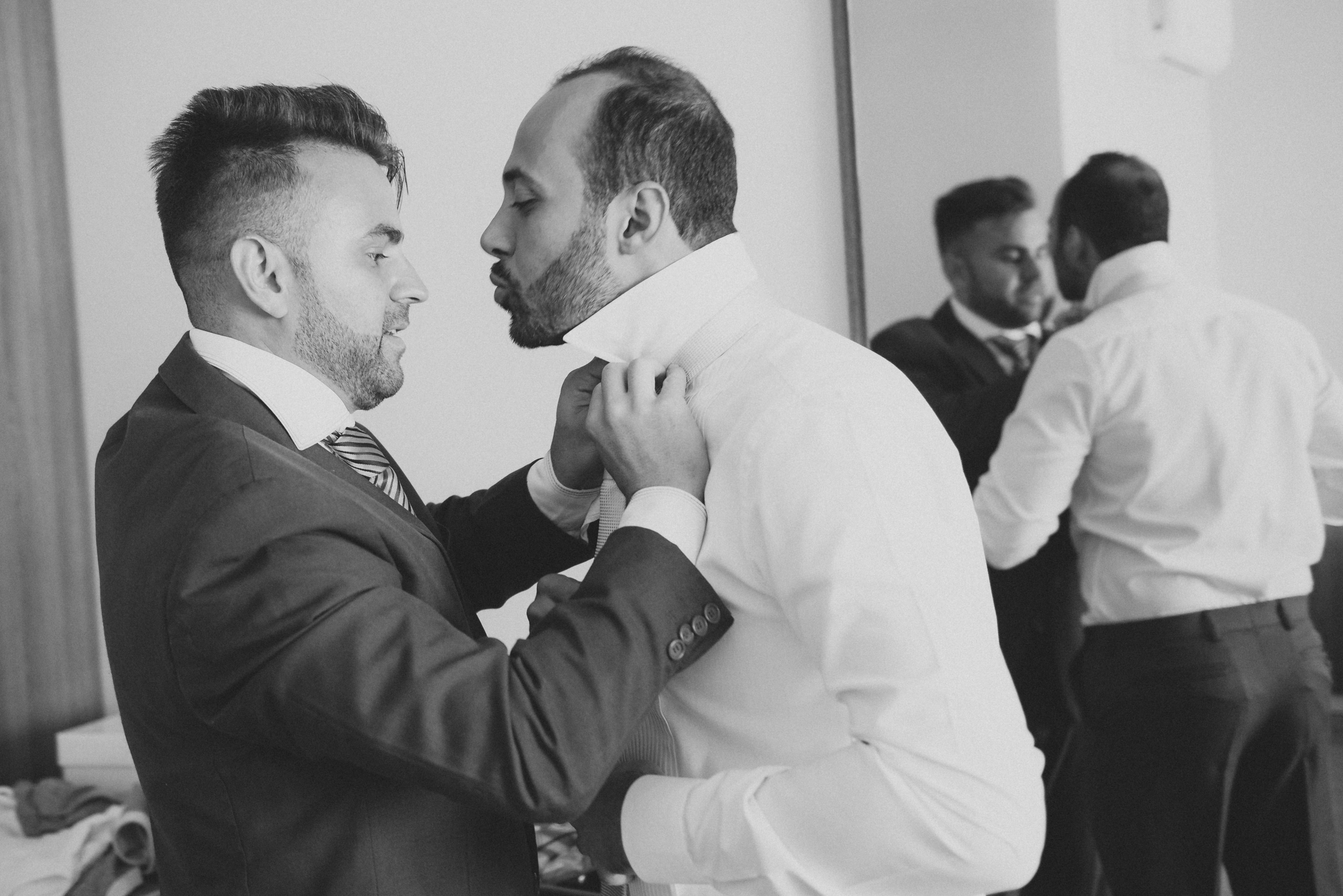 Casamento wedding noivado Ludmila Lopes Fernandes Charles Homsi  Fotógrafo de casamento em MG Belo Horizonte dia do noivo hotel pampulha design making of do noivo amigos do noivo traje do noivo making of com amigos foto do noivo making off divertido