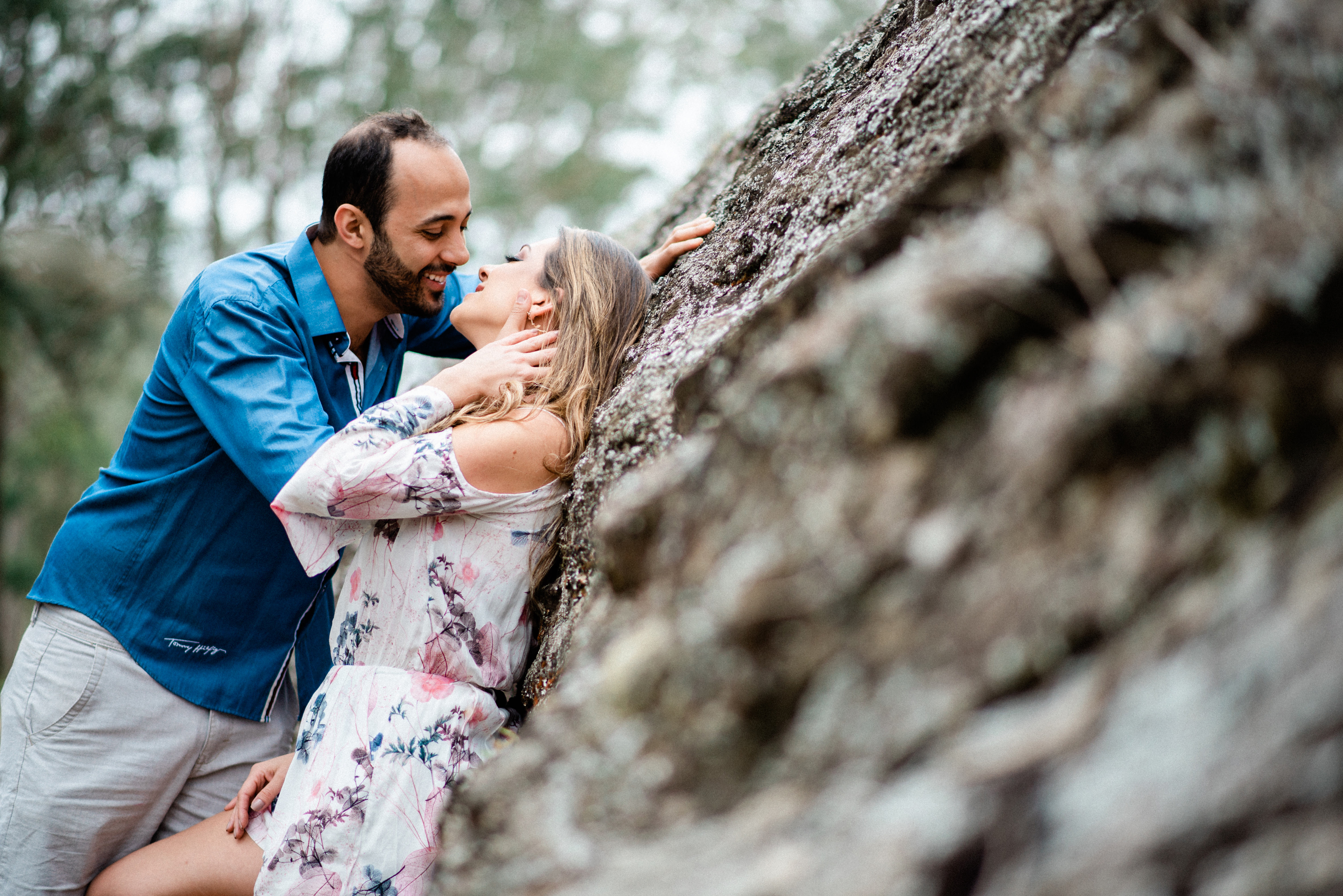Lavras novas Ensaio fotográfico de casal pré wedding pré casamento ensaio de noivado casamento aliança  casal minas gerais belo horizonte lugares para ensaio fotográfico em minas gerais ludmila fernandes charles homsi cidade interior 
