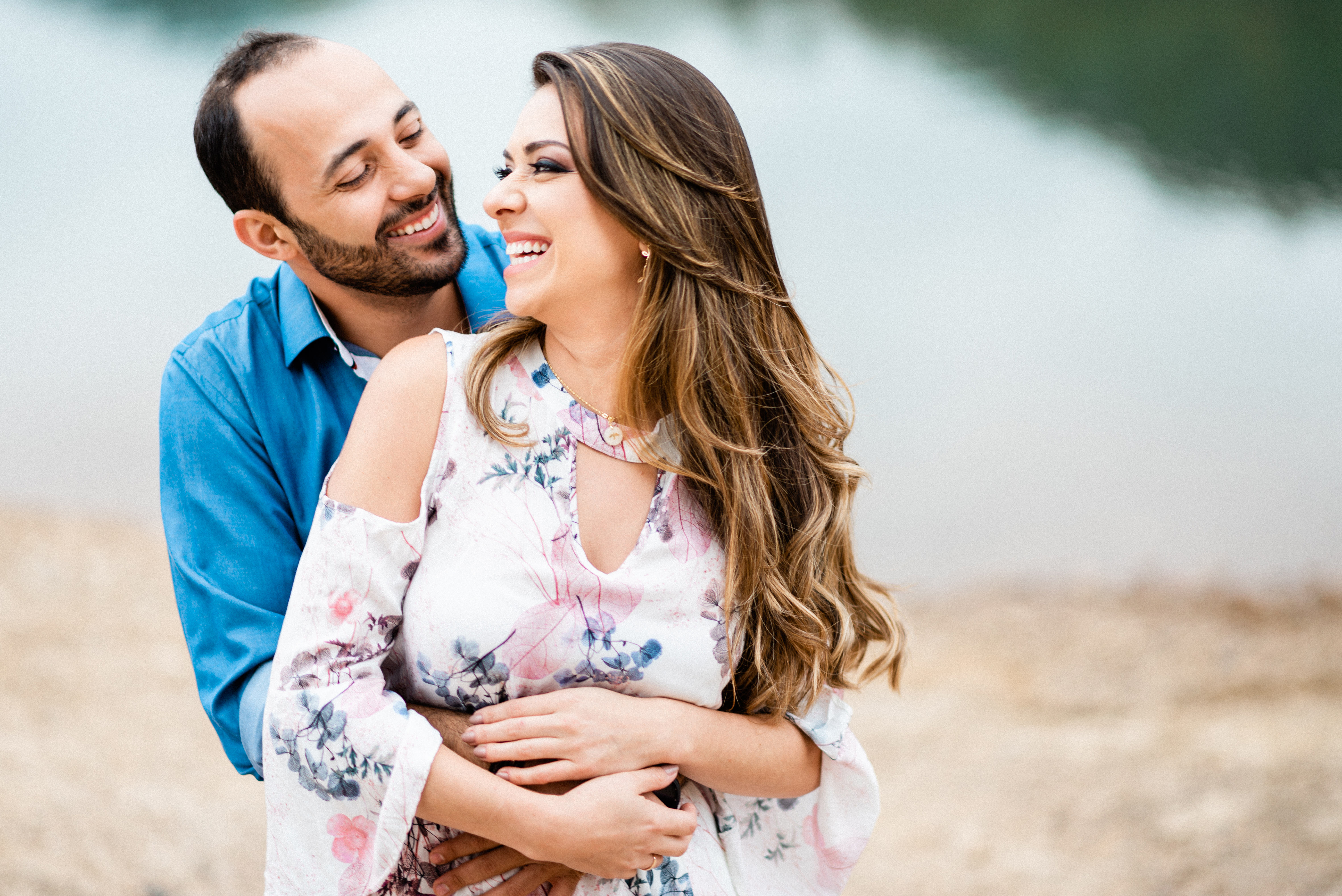 Lavras novas Ensaio fotográfico de casal pré wedding pré casamento ensaio de noivado casamento aliança  casal minas gerais belo horizonte lugares para ensaio fotográfico em minas gerais ludmila fernandes charles homsi cidade interior 
represa lago amor
