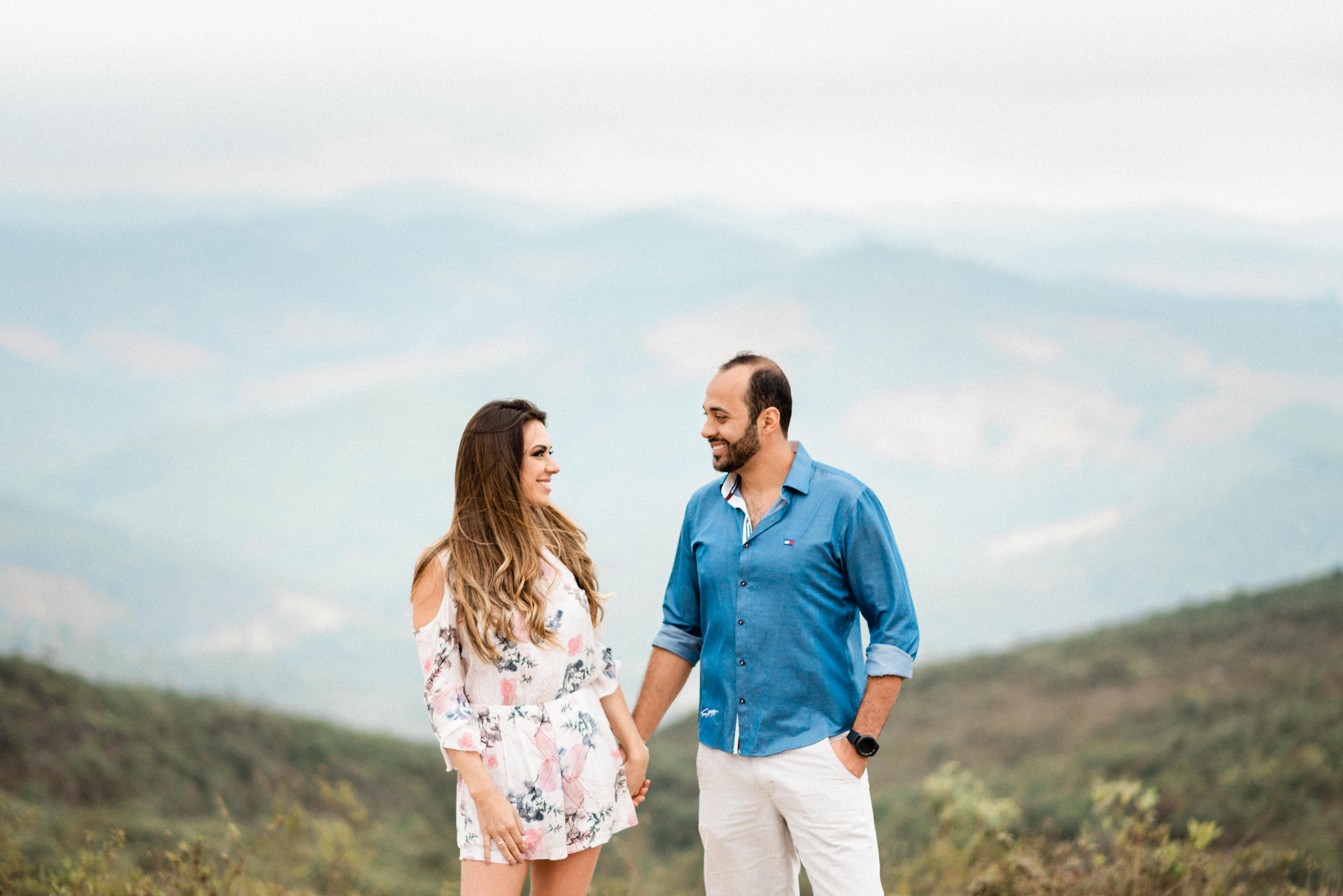 Lavras novas Ensaio fotográfico de casal pré wedding pré casamento ensaio de noivado casamento aliança  casal minas gerais belo horizonte lugares para ensaio fotográfico em minas gerais ludmila fernandes charles homsi cidade interior 
mirante amor