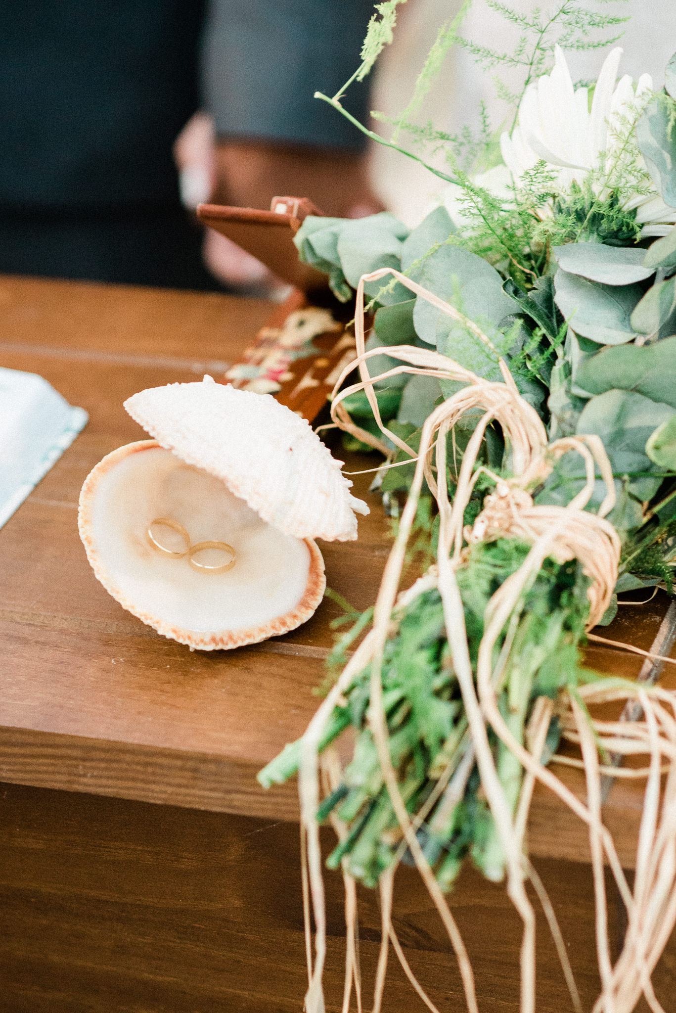 Fotógrafo de casamento na praia Ubatuba ensaio de casal na praia pré wedding na praia Ubatura Guarujá São Sebastião Maresias Amor Casal Fotógrafo em São Paulo Mar areia união roupa para casamento na praia casamento pé na areia noiva noivo noivos casamento