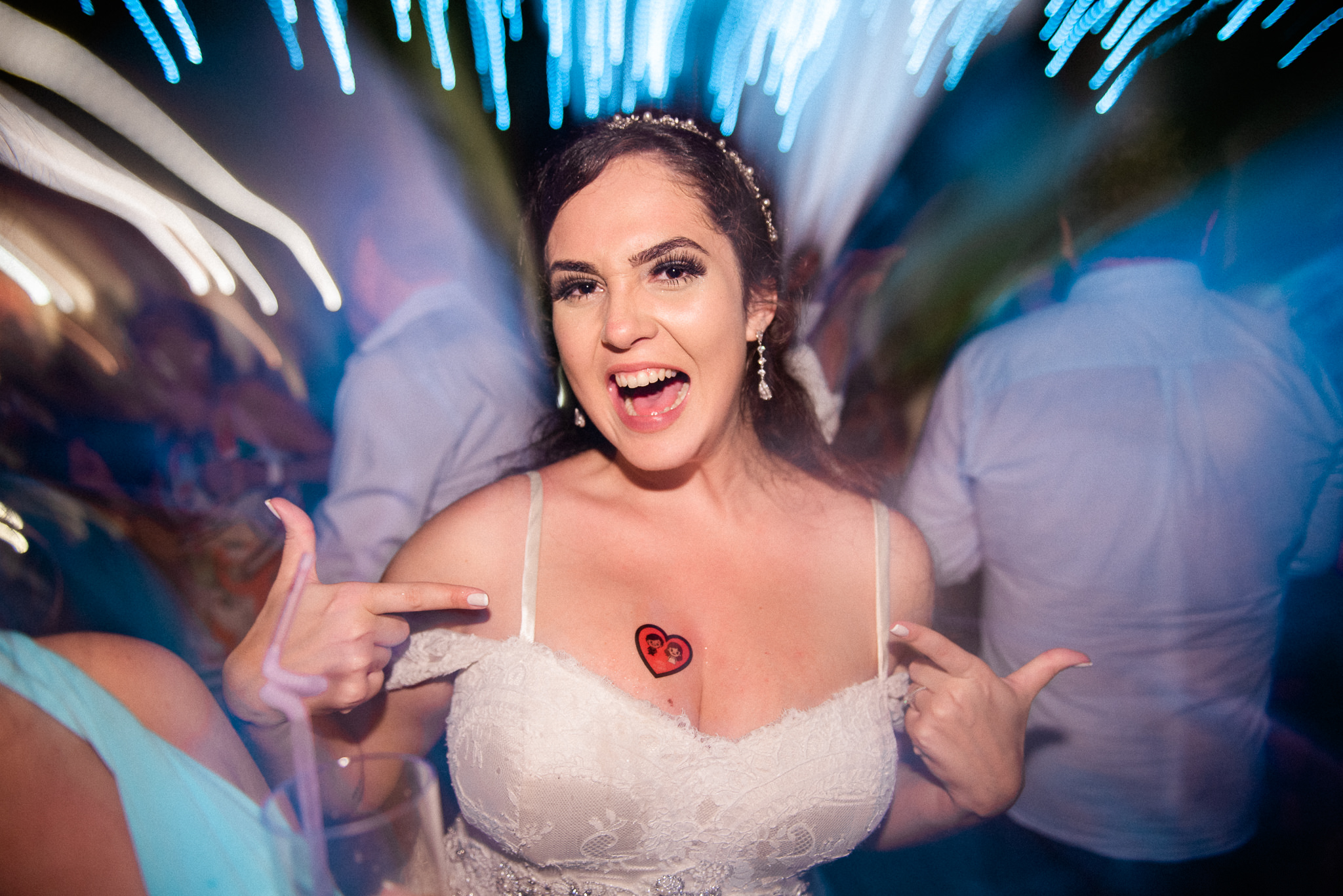 Fotógrafo de casamento na praia Ubatuba ensaio de casal na praia pré wedding na praia Ubatura Guarujá São Sebastião Maresias Amor Casal Fotógrafo em São Paulo Mar areia união roupa para casamento na praia casamento pé na areia noiva noivo noivos casamento