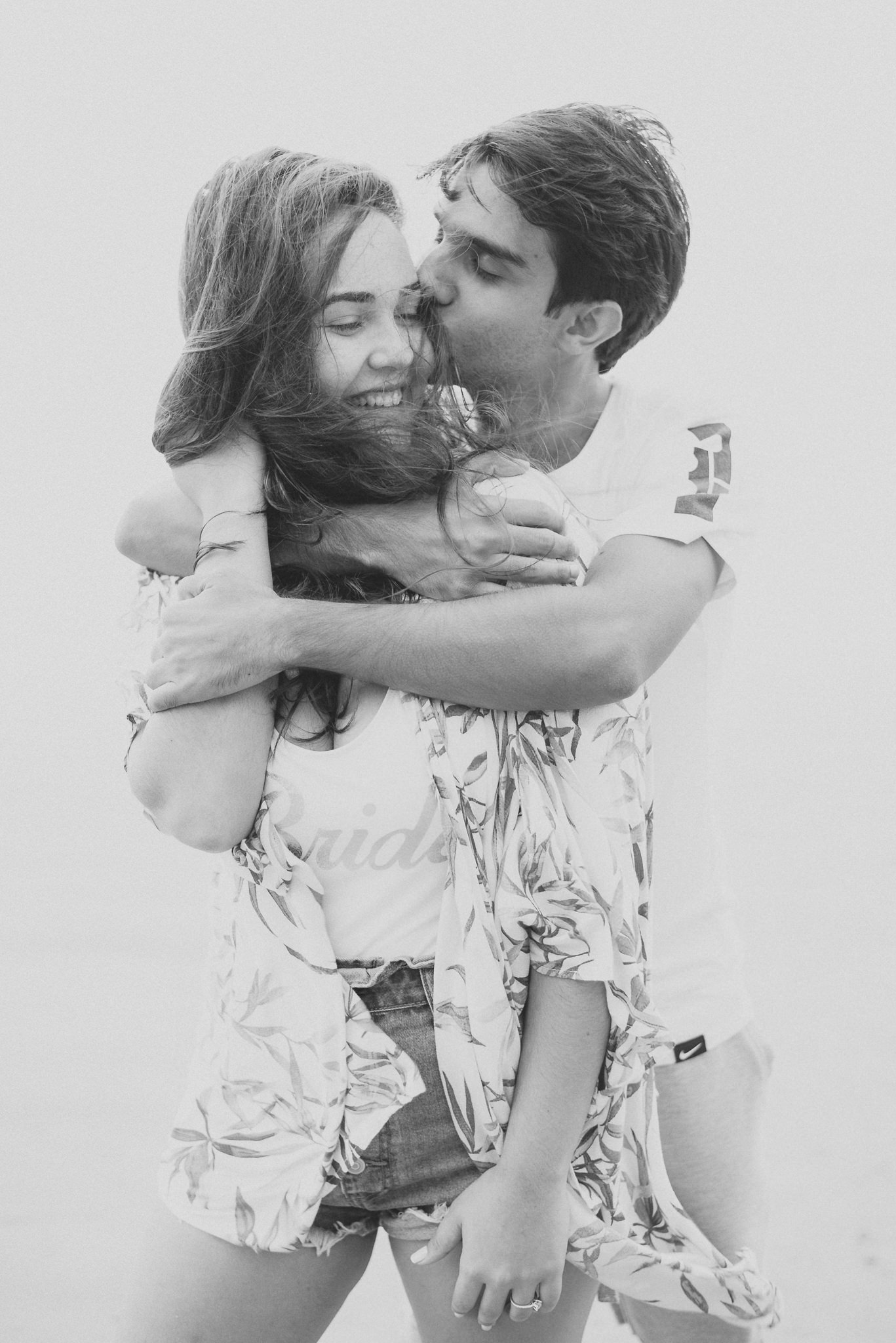 Fotógrafo de casamento na praia Ubatuba ensaio de casal na praia pré wedding na praia Ubatura Guarujá São Sebastião Maresias Amor Casal Fotógrafo em São Paulo Mar areia união roupa para casamento na praia casamento pé na areia noiva noivo noivos casamento