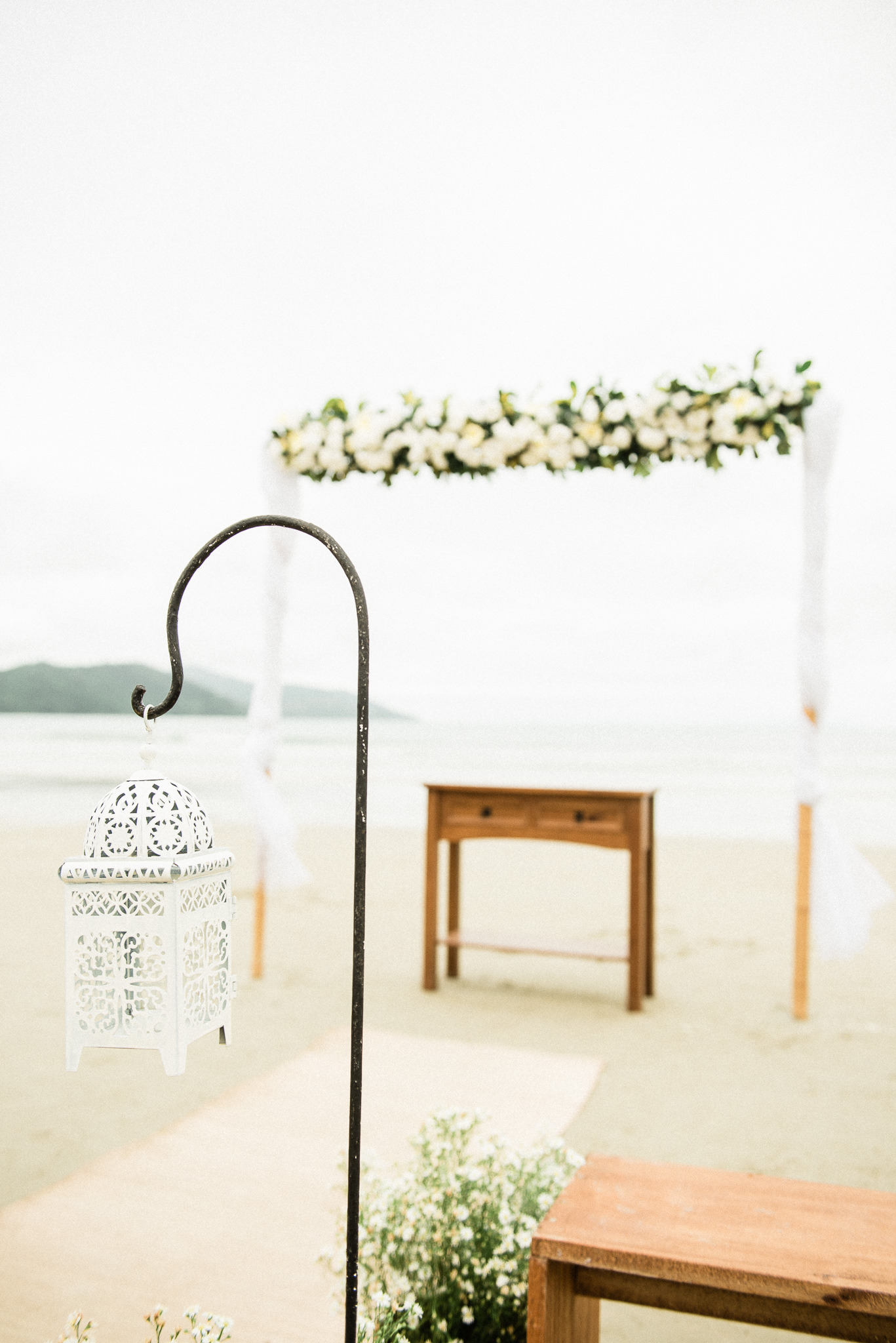Fotógrafo de casamento na praia Ubatuba ensaio de casal na praia pré wedding na praia Ubatura Guarujá São Sebastião Maresias Amor Casal Fotógrafo em São Paulo Mar areia união roupa para casamento na praia casamento pé na areia noiva noivo noivos casamento