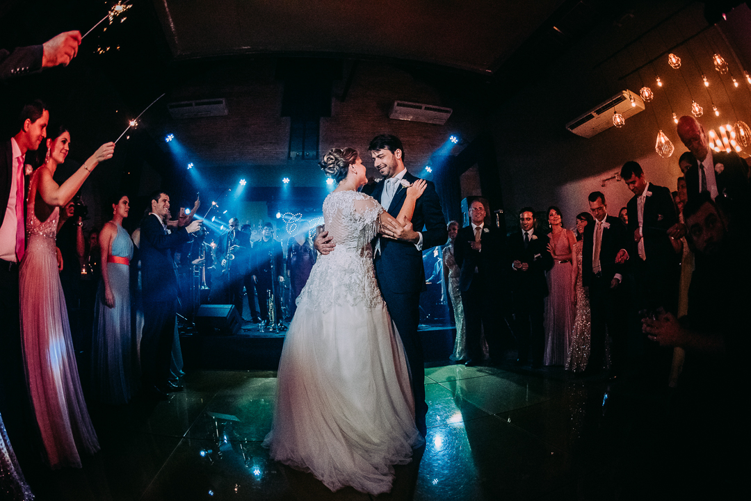 Fotógrafo de casamento Fotos de casamento Fotografia de casamento Fotógrafo de casamento em São Paulo casamento no campo casamento na praia decoração de casamento flores de casamento vestido aliança buquê convite de casamento simples e rústico amor 