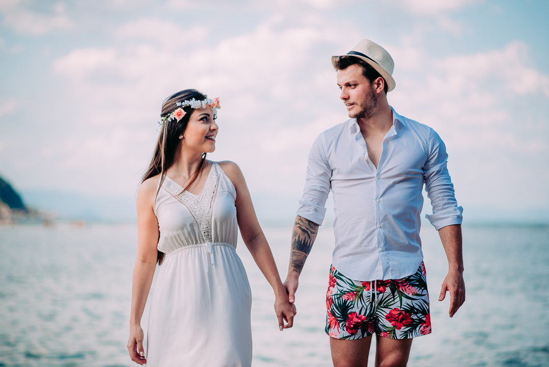 Ensaio na praia fotógrafo de casamento em são paulo ensaio casal ensaio pré wedding noiva noivo ensaio fotográfico mar areia praia montanha pousada hotel hostel amor love casamento buquê aliança vestido de casamento cerimônia festa