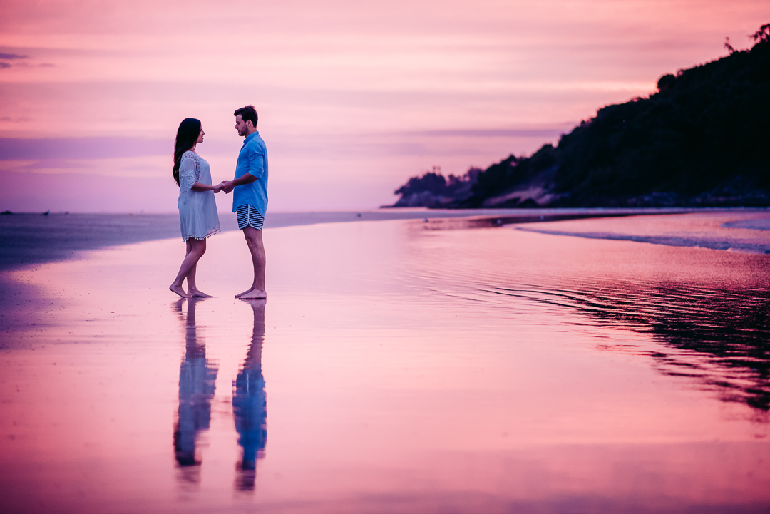 Ensaio na praia fotógrafo de casamento em são paulo ensaio casal ensaio pré wedding noiva noivo ensaio fotográfico mar areia praia montanha pousada hotel hostel amor love casamento buquê aliança vestido de casamento cerimônia festa