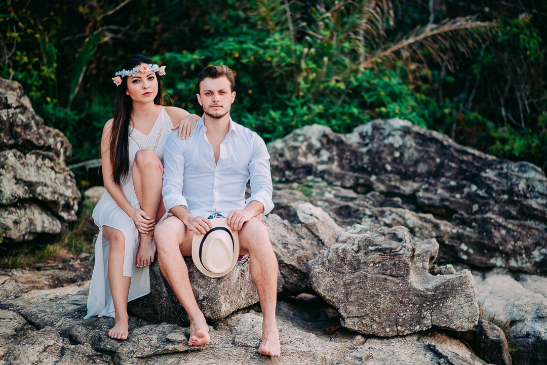 Ensaio na praia fotógrafo de casamento em são paulo ensaio casal ensaio pré wedding noiva noivo ensaio fotográfico mar areia praia montanha pousada hotel hostel amor love casamento buquê aliança vestido de casamento cerimônia festa