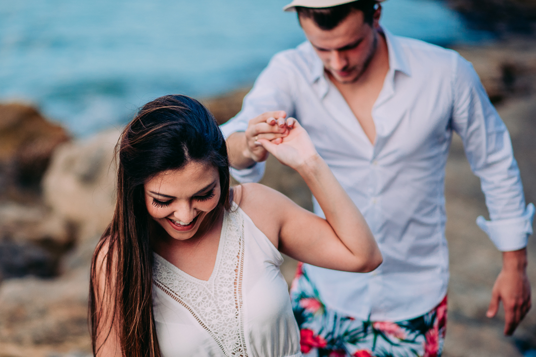 Ensaio na praia fotógrafo de casamento em são paulo ensaio casal ensaio pré wedding noiva noivo ensaio fotográfico mar areia praia montanha pousada hotel hostel amor love casamento buquê aliança vestido de casamento cerimônia festa