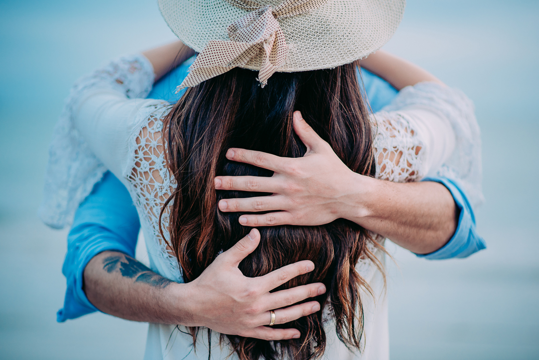 Ensaio na praia fotógrafo de casamento em são paulo ensaio casal ensaio pré wedding noiva noivo ensaio fotográfico mar areia praia montanha pousada hotel hostel amor love casamento buquê aliança vestido de casamento cerimônia festa