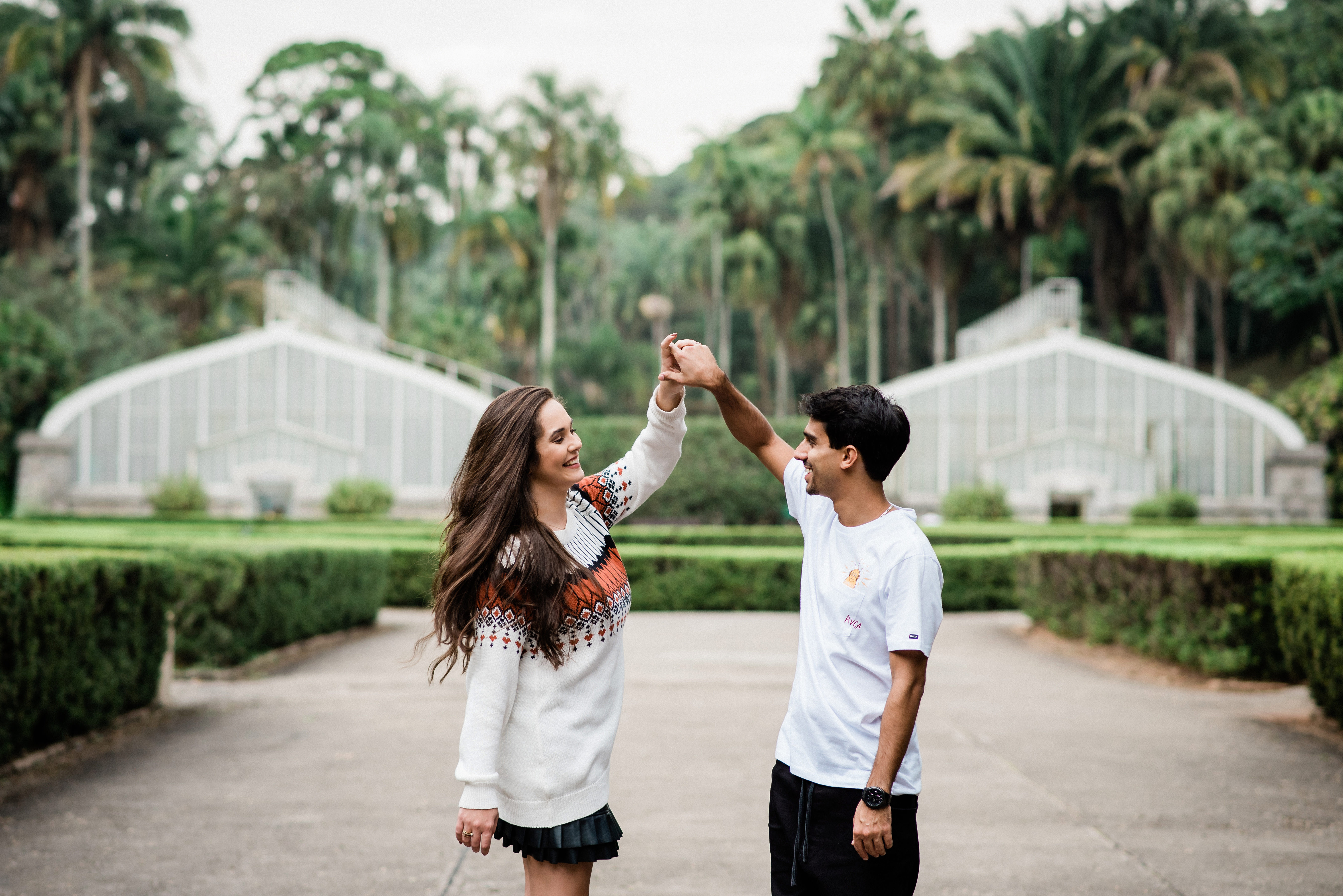 Ensaio pré-wedding em São Paulo Fotógrafo para ensaio de casal em São Paulo Ensaio fotográfico no Jardim Botânico de São Paulo Ensaio de casal Pré-wedding Noivos Noivado Melhores fotógrafos de São Paulo Fotos criativas para pré-wedding Fotos de ensaio