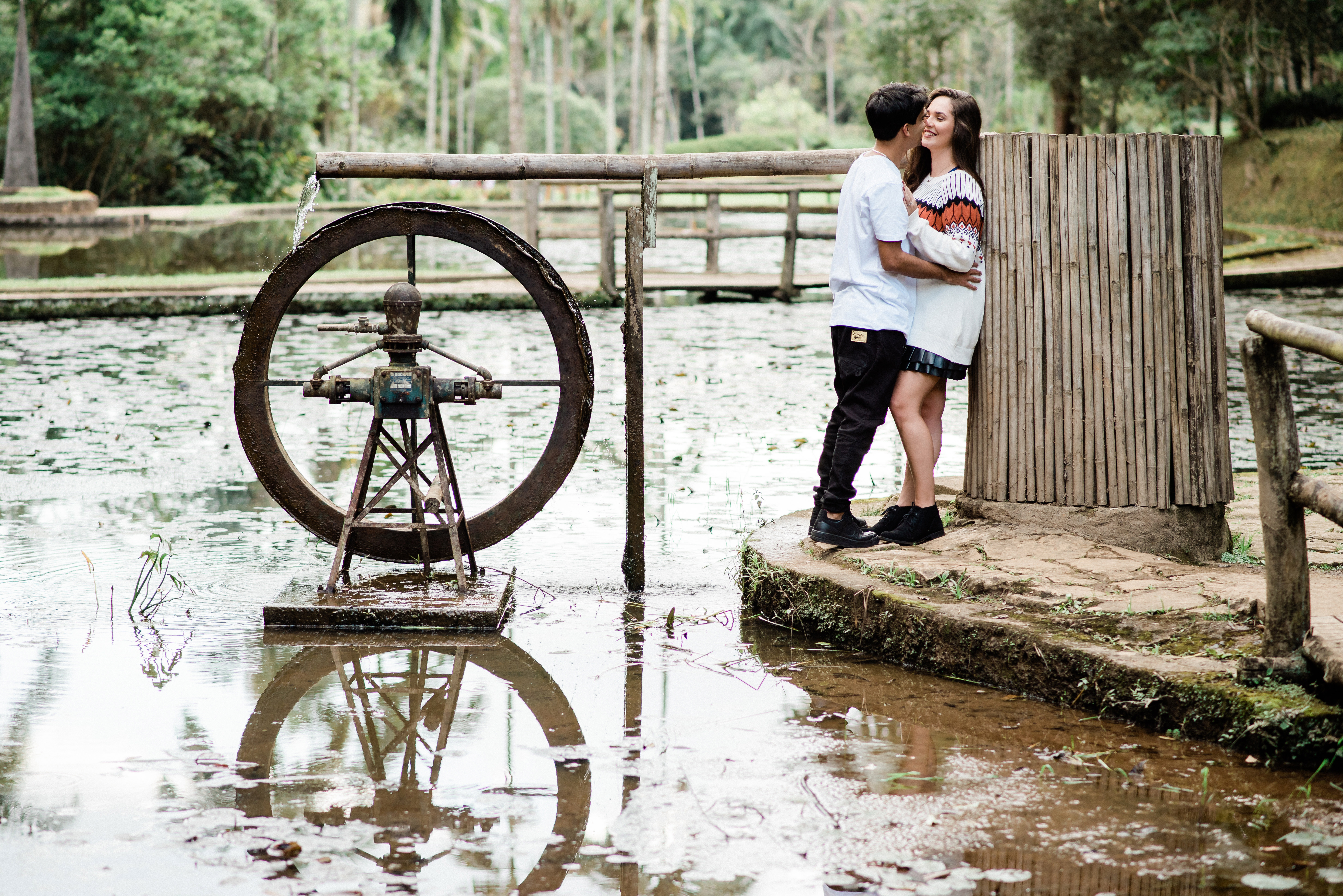 Ensaio pré-wedding em São Paulo Fotógrafo para ensaio de casal em São Paulo Ensaio fotográfico no Jardim Botânico de São Paulo Ensaio de casal Pré-wedding Noivos Noivado Melhores fotógrafos de São Paulo Fotos criativas para pré-wedding Fotos de ensaio