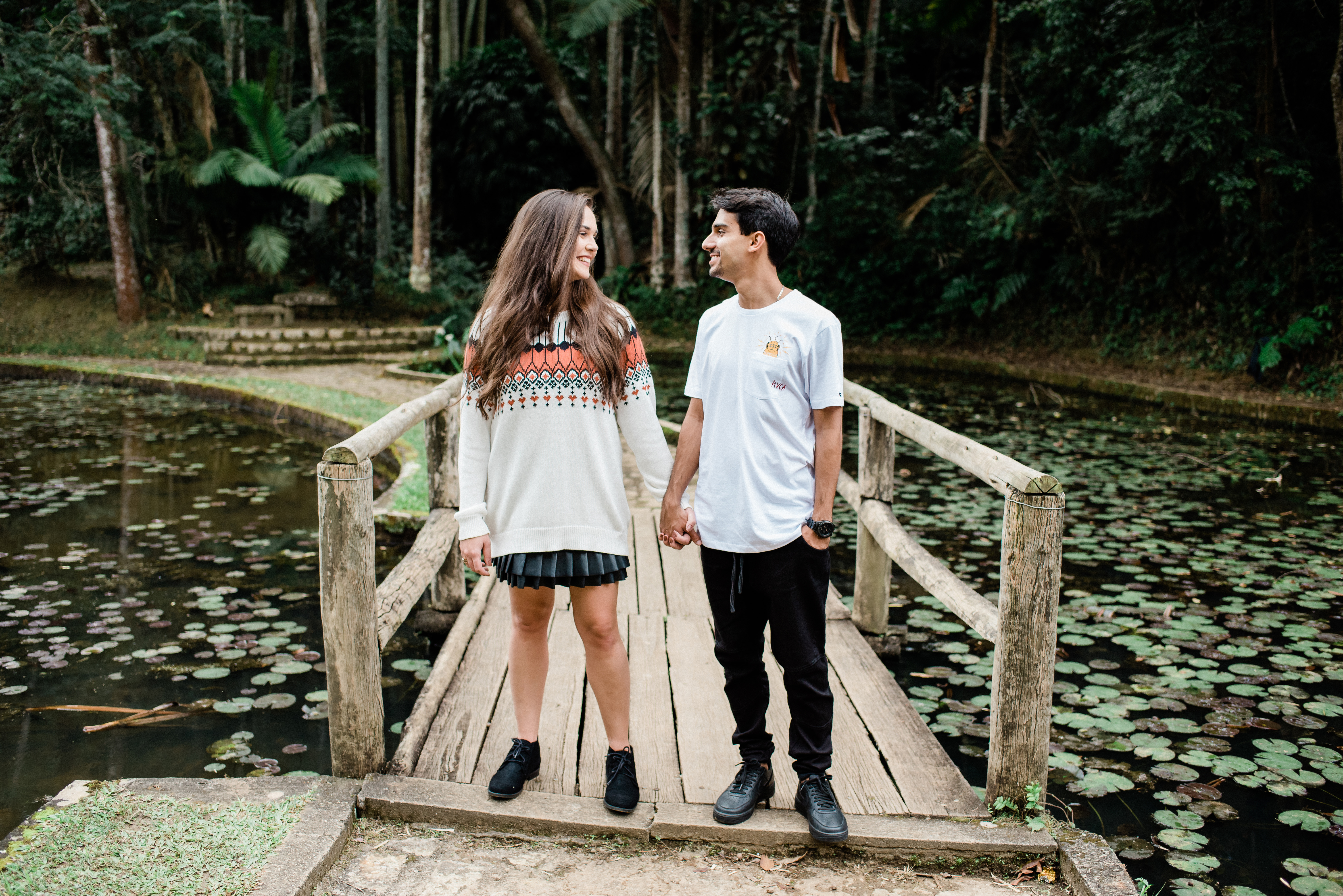 Ensaio pré-wedding em São Paulo Fotógrafo para ensaio de casal em São Paulo Ensaio fotográfico no Jardim Botânico de São Paulo Ensaio de casal Pré-wedding Noivos Noivado Melhores fotógrafos de São Paulo Fotos criativas para pré-wedding Fotos de ensaio