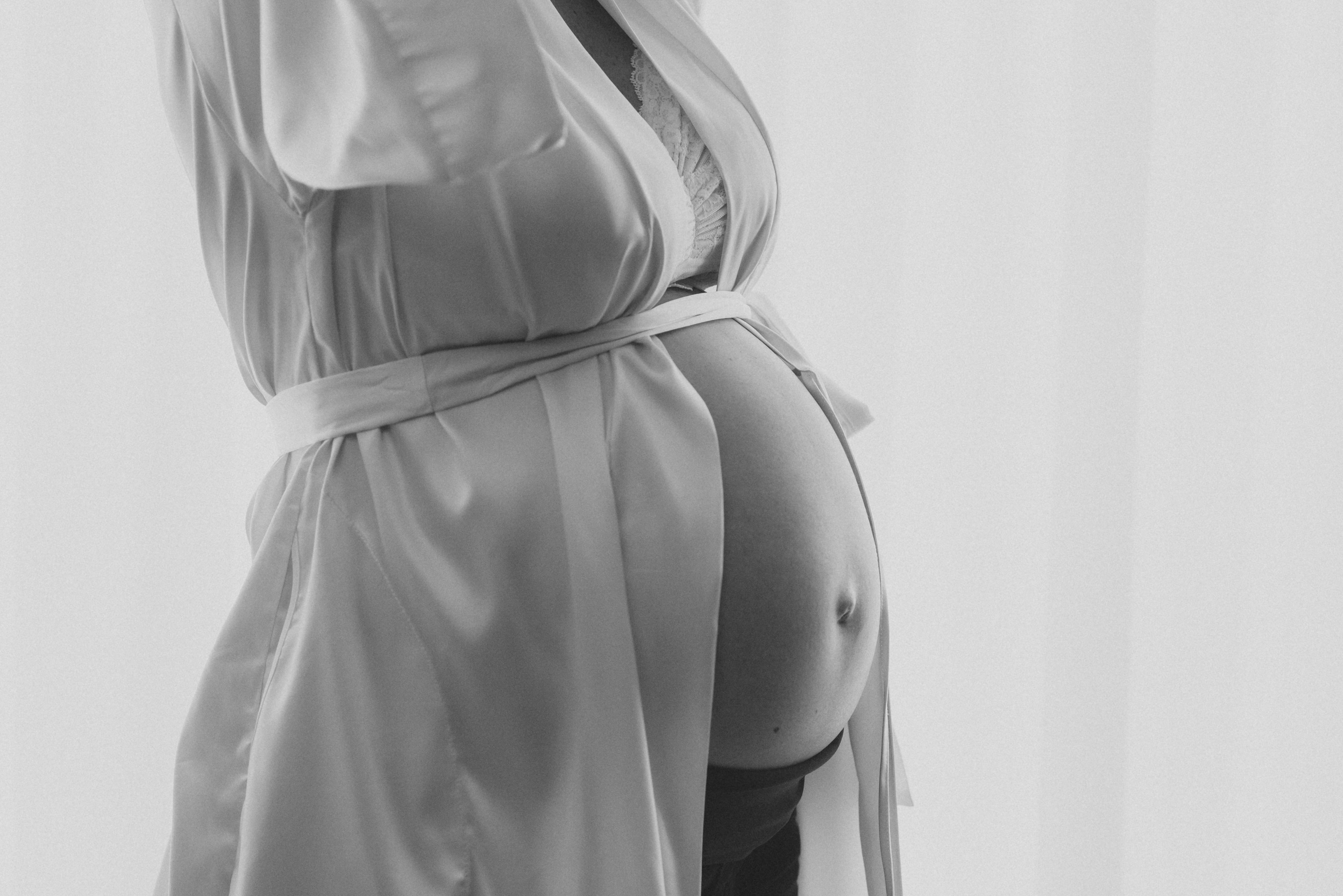 Ensaio gestante book de gestante gestação amor aleitamento materno sapatinho de bebê dourado álbum de gestante meu mundo azul meu mundo cor de rosa bebê maternidade chupeta mamadeira barrigão grávida fotógrafo ensaio fotográfico de gestante lifestyle