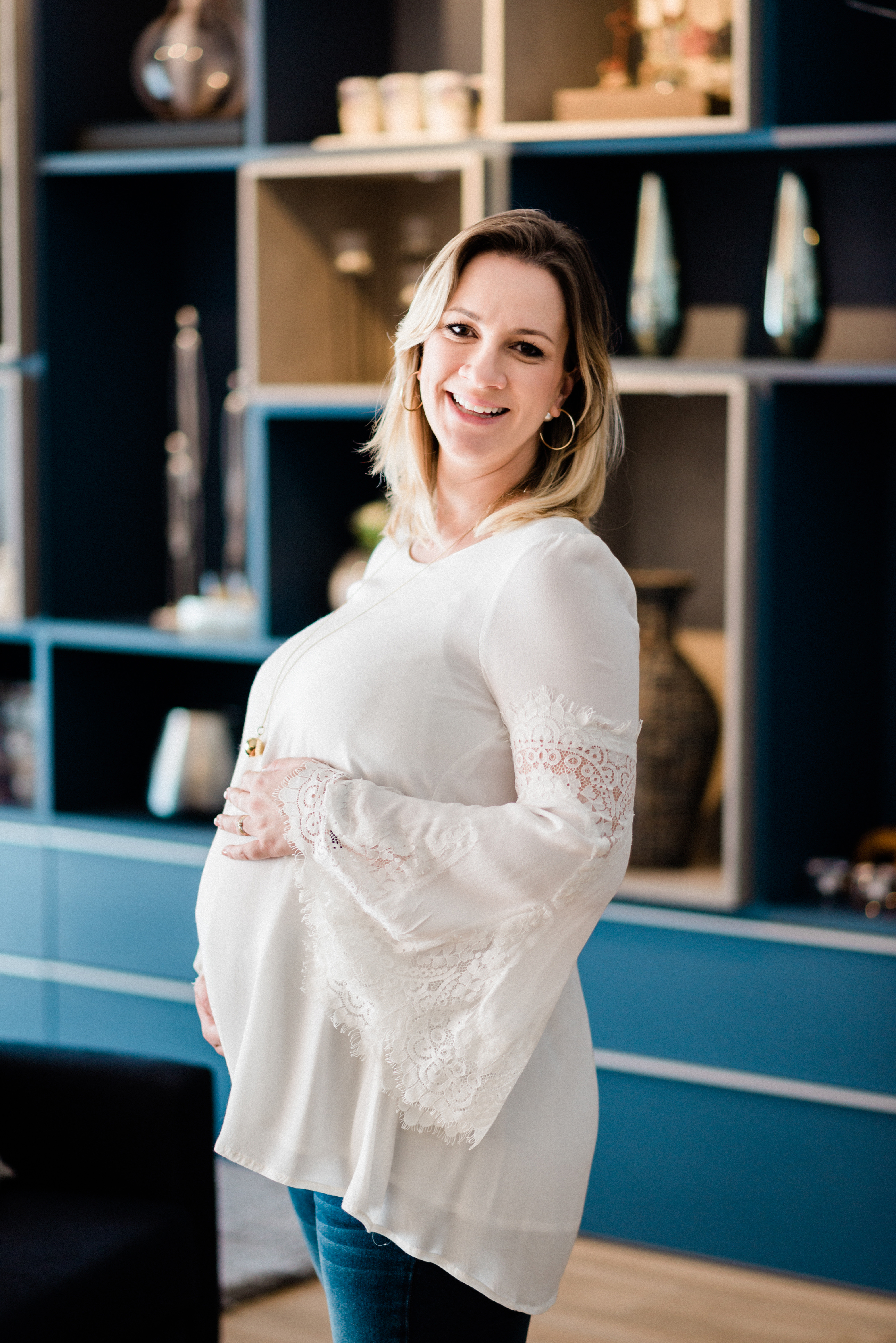 Ensaio gestante book de gestante gestação amor aleitamento materno sapatinho de bebê dourado álbum de gestante meu mundo azul meu mundo cor de rosa bebê maternidade chupeta mamadeira barrigão grávida fotógrafo ensaio fotográfico de gestante lifestyle