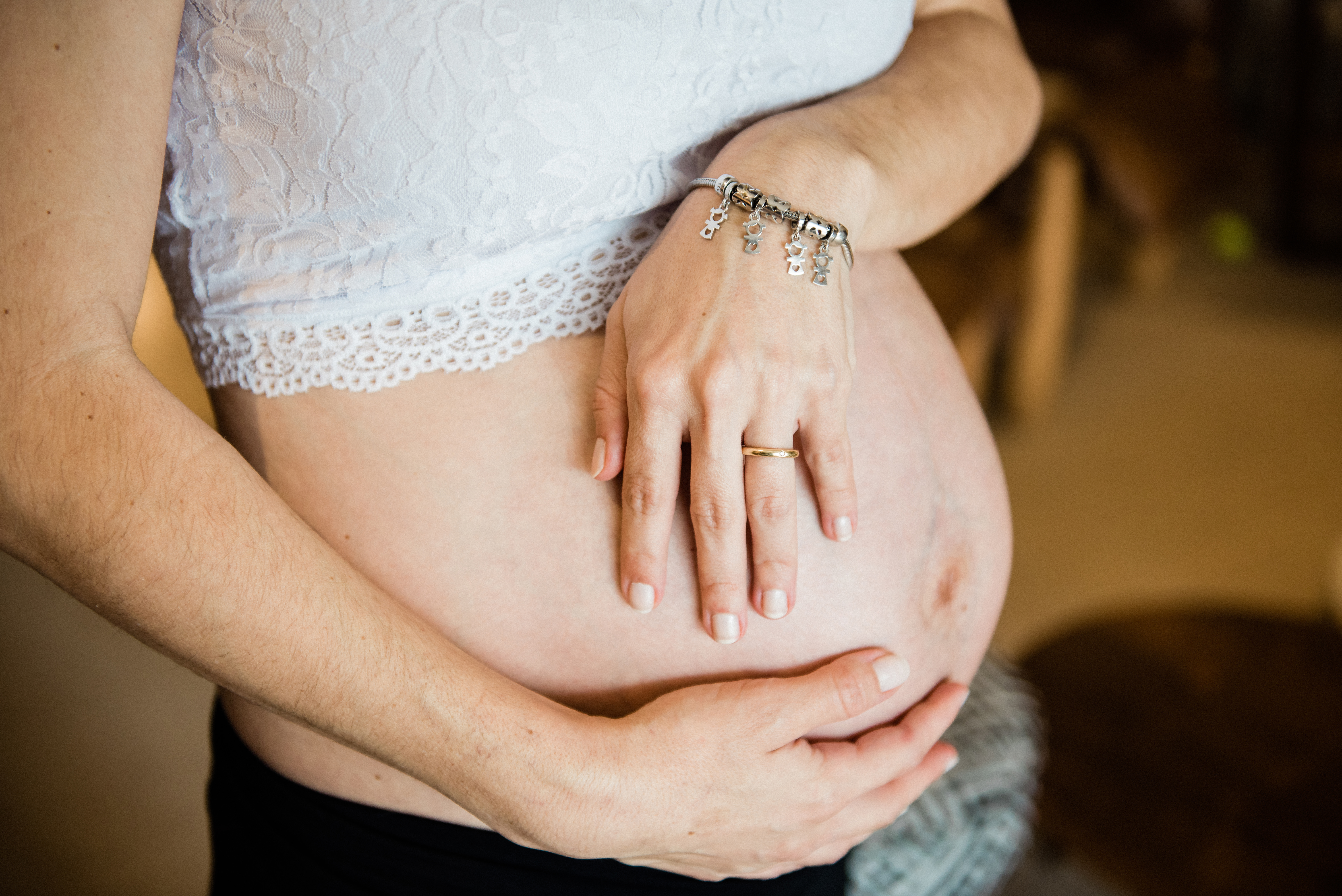 Ensaio de gestante Book de gestante Ensaio de gestante em casa Ensaio de gestante à domicilio Ensaio de gestante lifestyle Gestação Bebê Parto Chupeta Fralda Berço Paternidade Que roupas usar no ensaio de gestante Fotógrafo de gestante em São Paulo