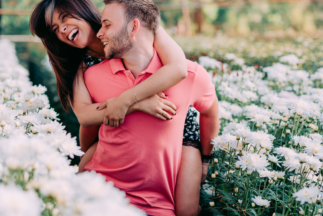 Ensaio Holambra fotógrafo de casamento em são paulo ensaio casal ensaio pré wedding noiva noivo ensaio fotográfico campo de trigo pontos turísticos de Holambra pousada hotel hostel amor love casamento buquê aliança vestido de casamento cerimônia festa