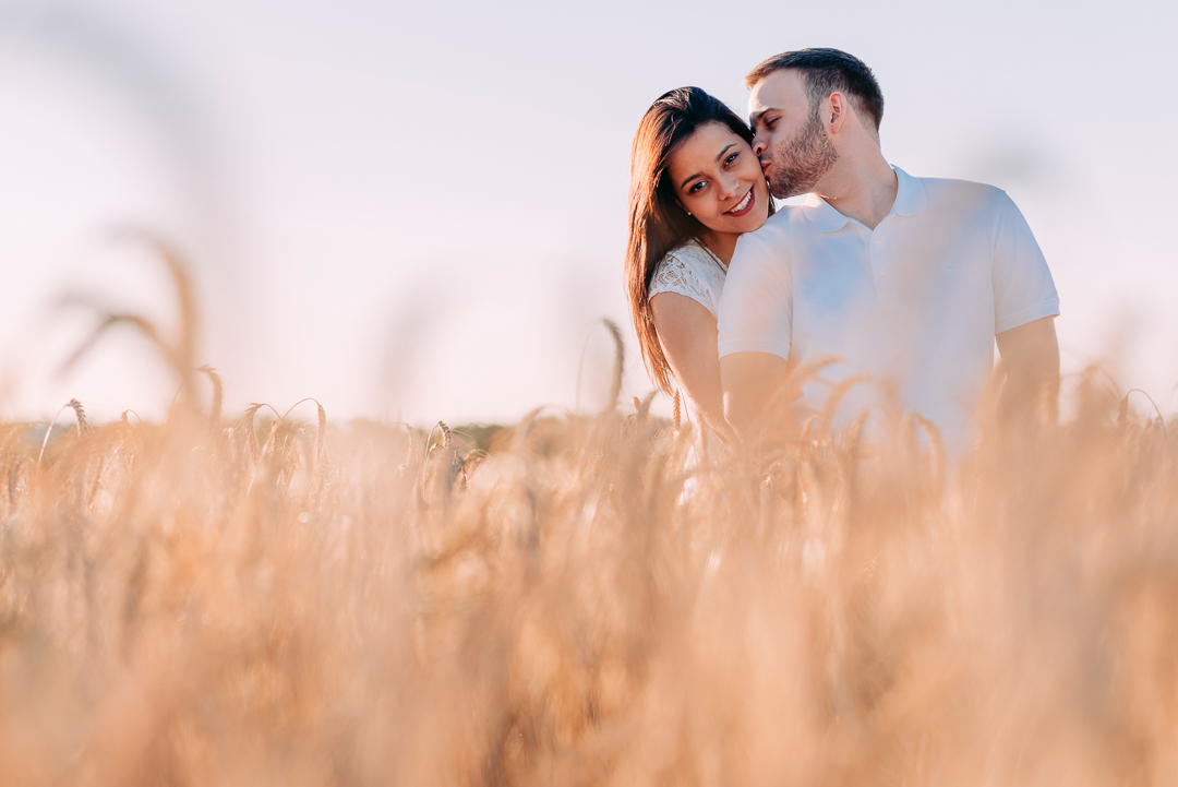 Ensaio Holambra fotógrafo de casamento em são paulo ensaio casal ensaio pré wedding noiva noivo ensaio fotográfico campo de trigo pontos turísticos de Holambra pousada hotel hostel amor love casamento buquê aliança vestido de casamento cerimônia festa