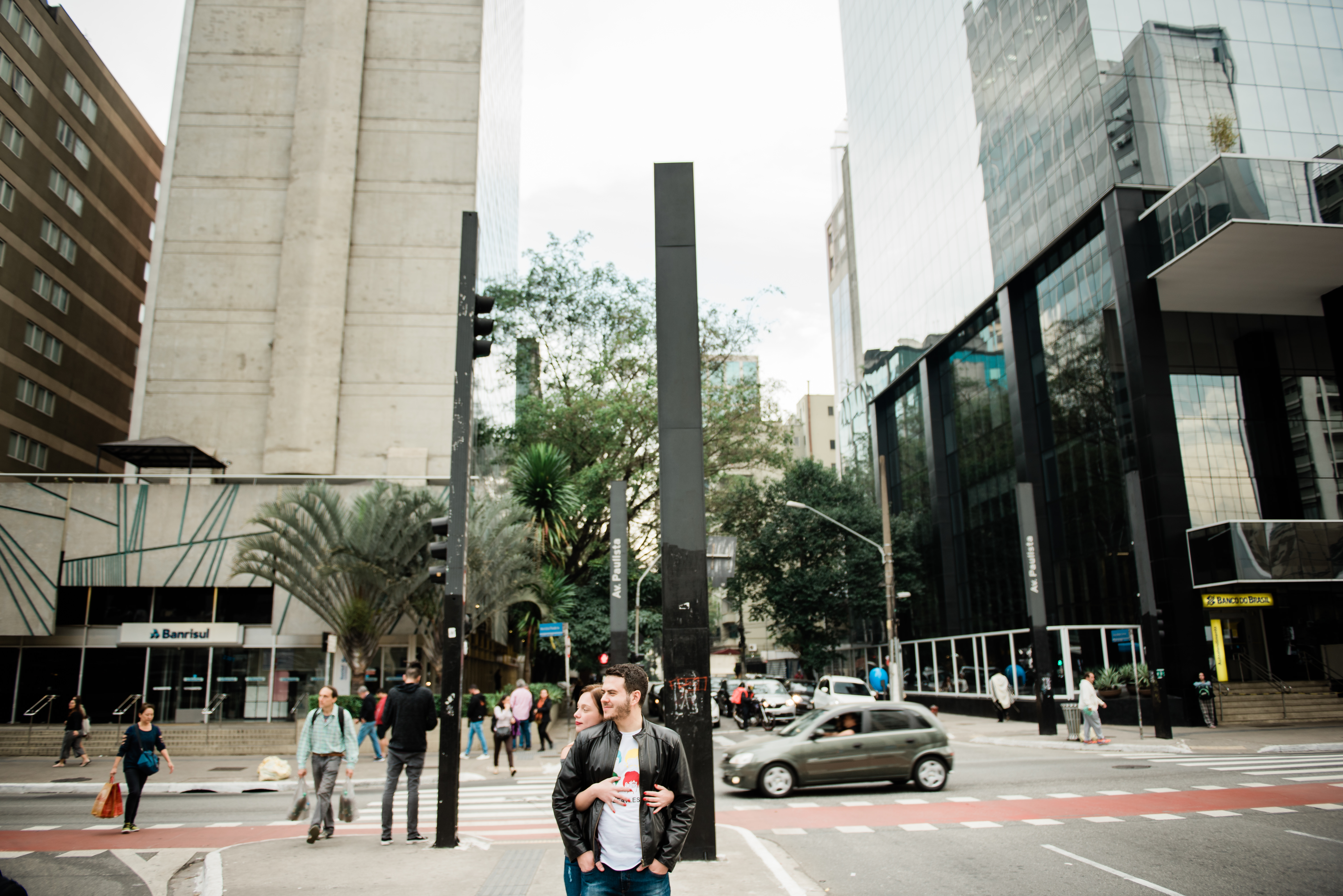 Fotógrafo para ensaio pré-wedding em São Paulo Ensaio fotográfico pré-casamento Urbano Ensaio de casal urbano Ensaio Avenida Paulista Fotógrafo para ensaio pré-wedding em São Paulo Noivos Noiva Ideias para ensaio pré-wedding Ensaio no metrô casal urbano