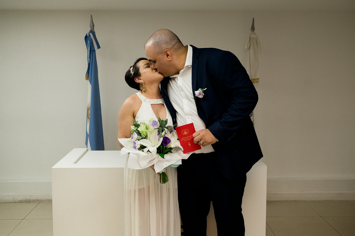 francisco-veliz-retrato-novios-registro-civil-oriana-memo-beso