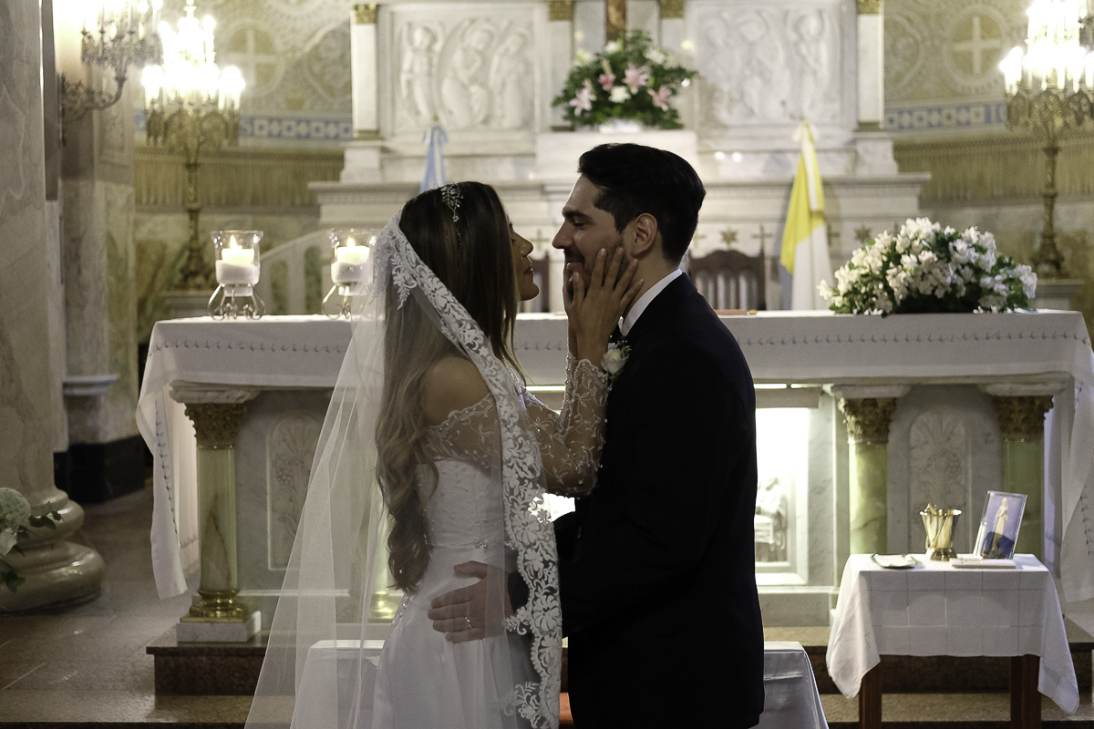 francisco-veliz-fotógrafo-bodas-buenos-aires-argentina-iglesia-beso