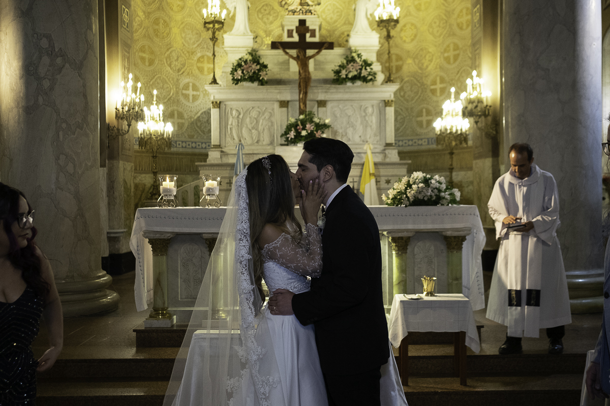 francisco-veliz-fotógrafo-bodas-buenos-aires-argentina-besos-iglesia-belgrano