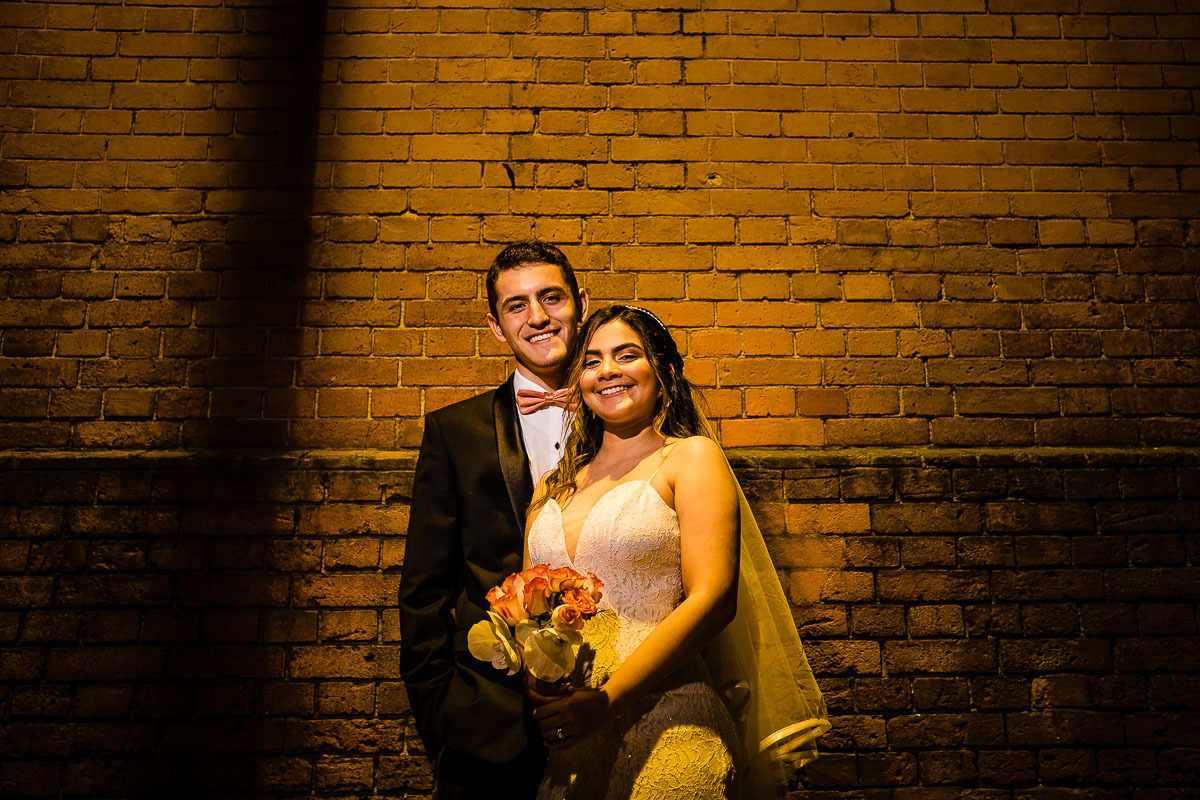 hamiley-jose-boda-iglesia-recoleta-pared-ladrillos