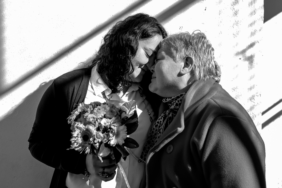 cecilia-alan-fotografia-boda-civil-francisco-veliz-abrazo-sentimiento