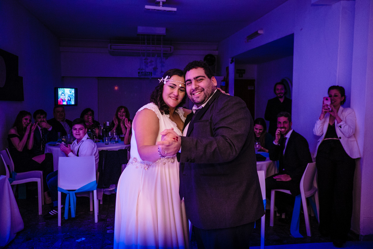 cecilia-alan-fiesta-amigos-recien-casados