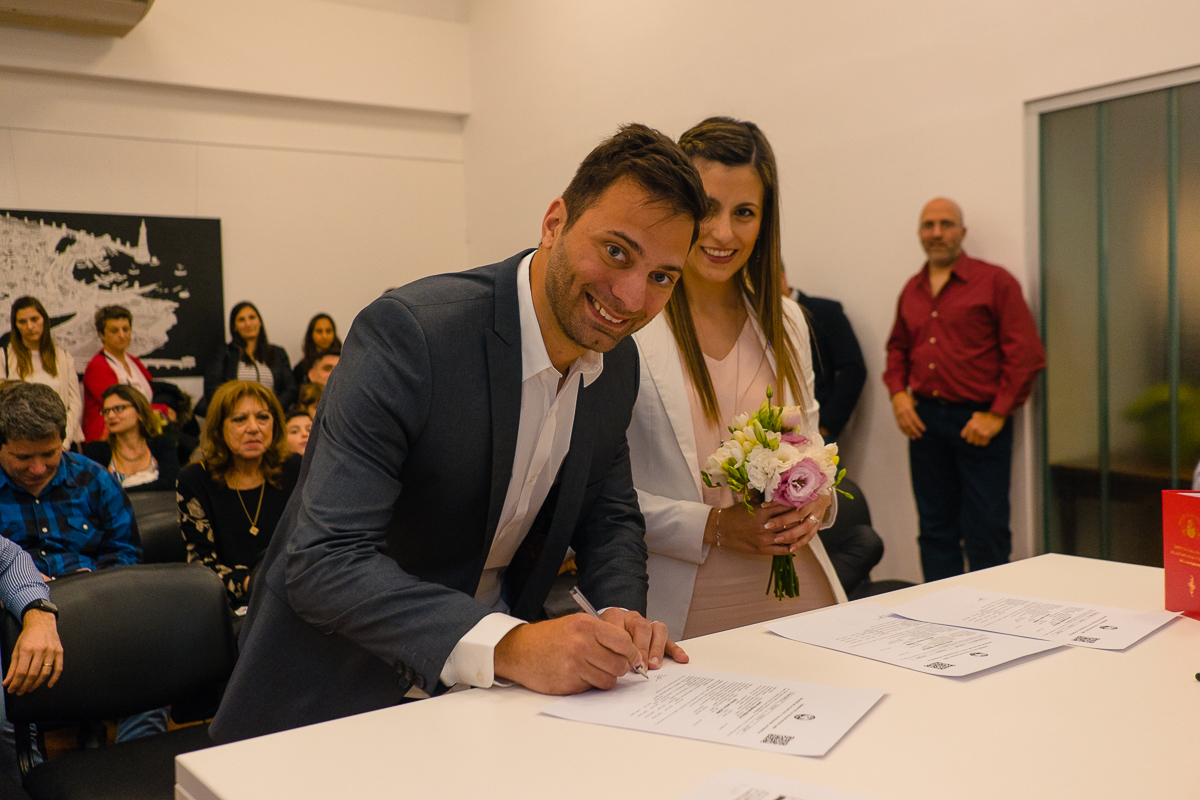 silvina-javier-rinaldi-francisco-veliz-sede-comunal-14-firma-documento