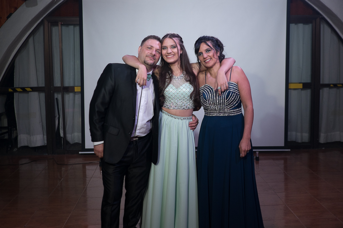 aylen-fiesta-quinceaños-foto-con-familiares