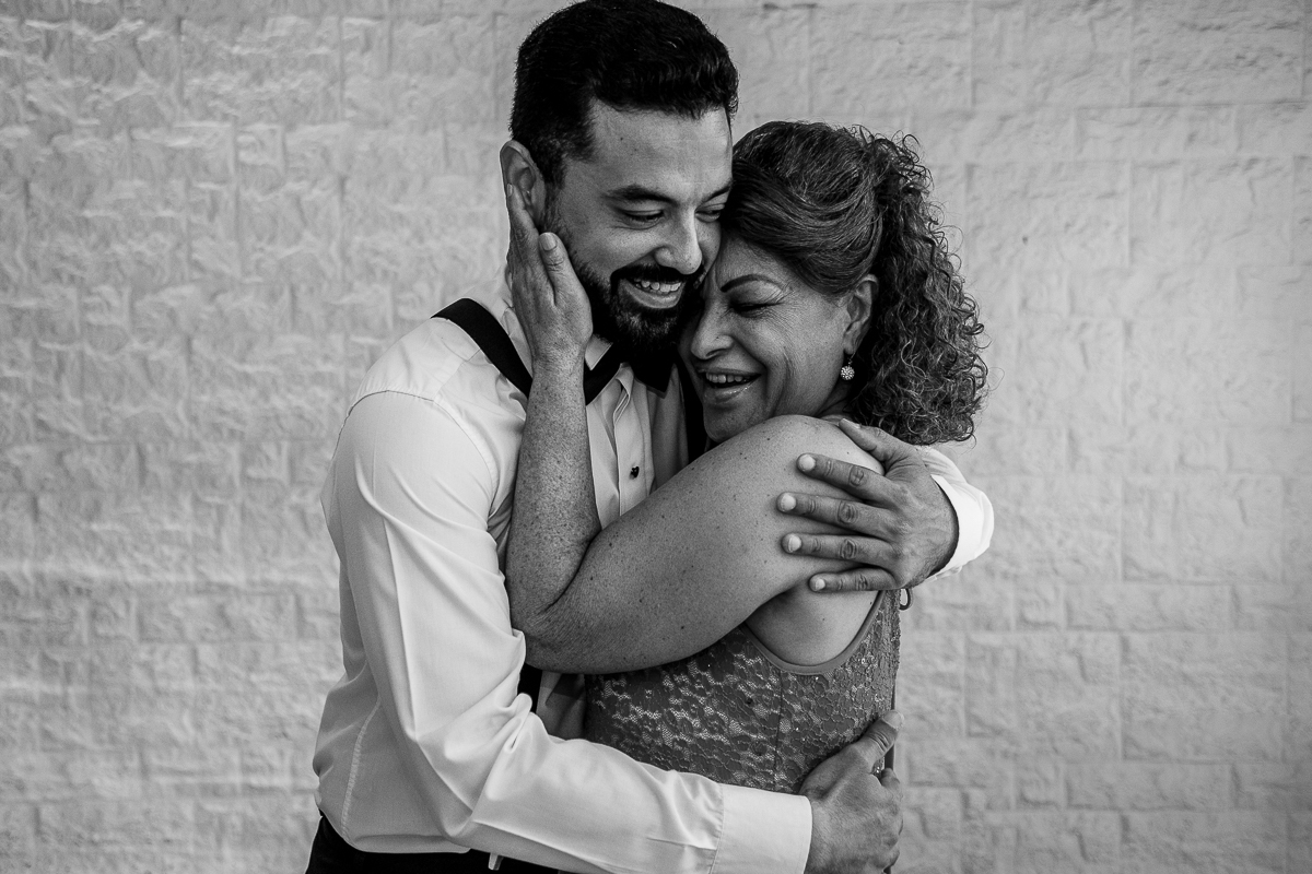 francisco-veliz-boda-buenos-aires-mama-novio-abrazo