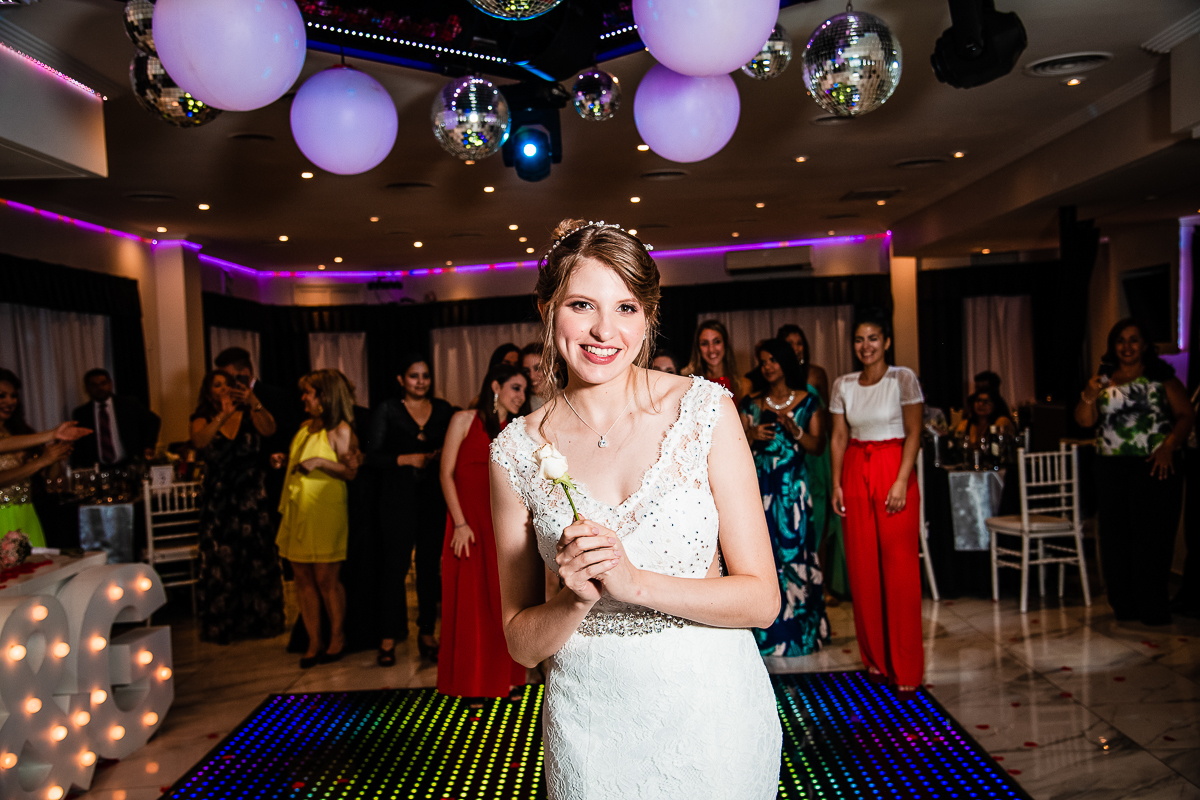 francisco-veliz-boda-buenos-aires-lanzamiento-ramo-sonrisa