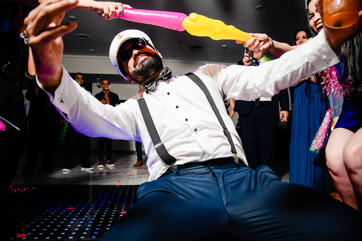 francisco-veliz-boda-buenos-aires-fiesta-agachado-sonrisa