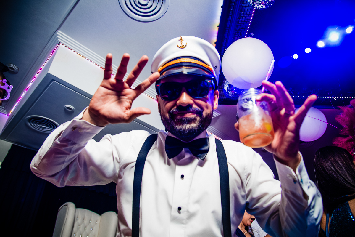 francisco-veliz-boda-buenos-aires-novio-bebiendo-fiesta