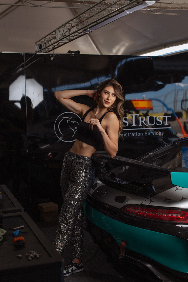 ensaio, ensaio feminino, ensaio com carro, ensaio autodromo, ensaio em interlagos, ensaio stockcar, carro de corrida, alta velocidade, ensaio automobilistico