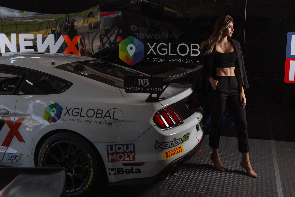 ensaio, ensaio feminino, ensaio com carro, ensaio autodromo, ensaio em interlagos, ensaio stockcar, carro de corrida, alta velocidade, ensaio automobilistico