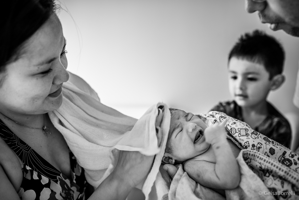 fotografia documental curitiba, ensaio documental curitiba, fotografia familia curitiba, fotografia lifestyle curitiba, ensaio newborn documental, newborn documental curitiba