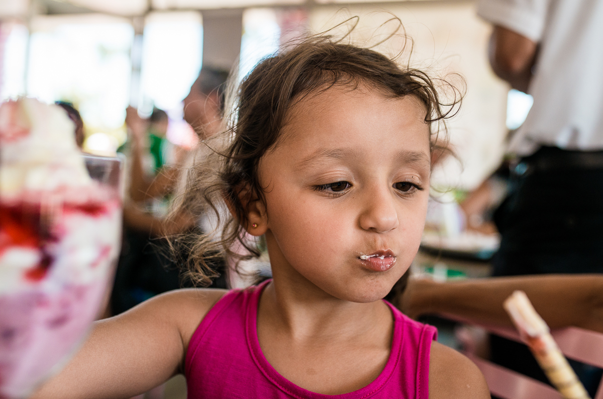 criança tomando sorvete, fotografia de viagem, fotografo curitiba, fotografo documental, curitiba, fotodocumental, fotografia lifestyle, fotografia de familia, foto de familia