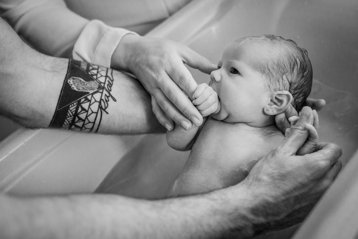 bebê recém nascido em ensaio fotografico documental