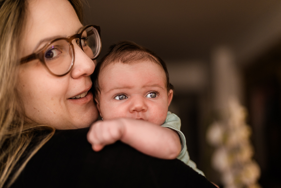 mamãe e bebê juntinhos