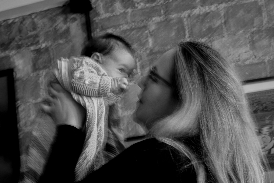 mamãe e bebê em movimento