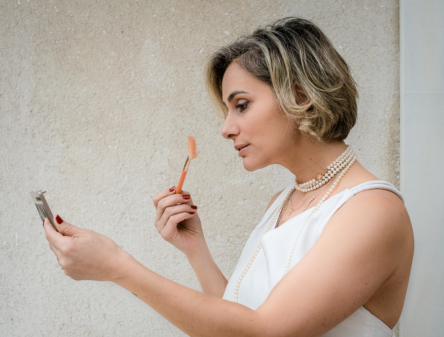 Ensaio fotográfico redes sociais, se maquiando
