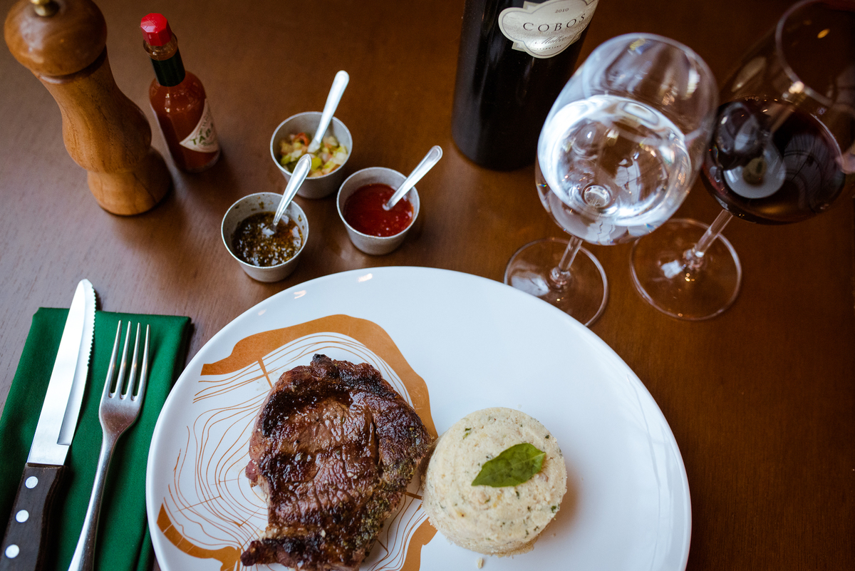 filé argentino com farofa, fotografia gastronomica, fotografia de gastronomia, fotografia de comida, fotografia gastronomica curitiba, fotógrafo de gastronomia, fotógrafo curitiba, fotógrafo de gastronomia Curitiba, geísa borrelli fotografia