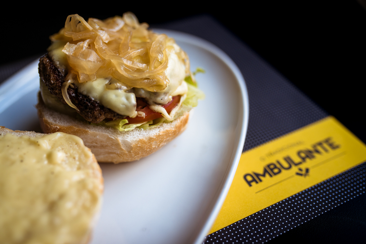 sanduíche com cebola, fotografia gastronomica, fotografia de gastronomia, fotografia de comida, fotografia gastronomica curitiba, fotógrafo de gastronomia, fotógrafo curitiba, fotógrafo de gastronomia Curitiba, geísa borrelli fotografia